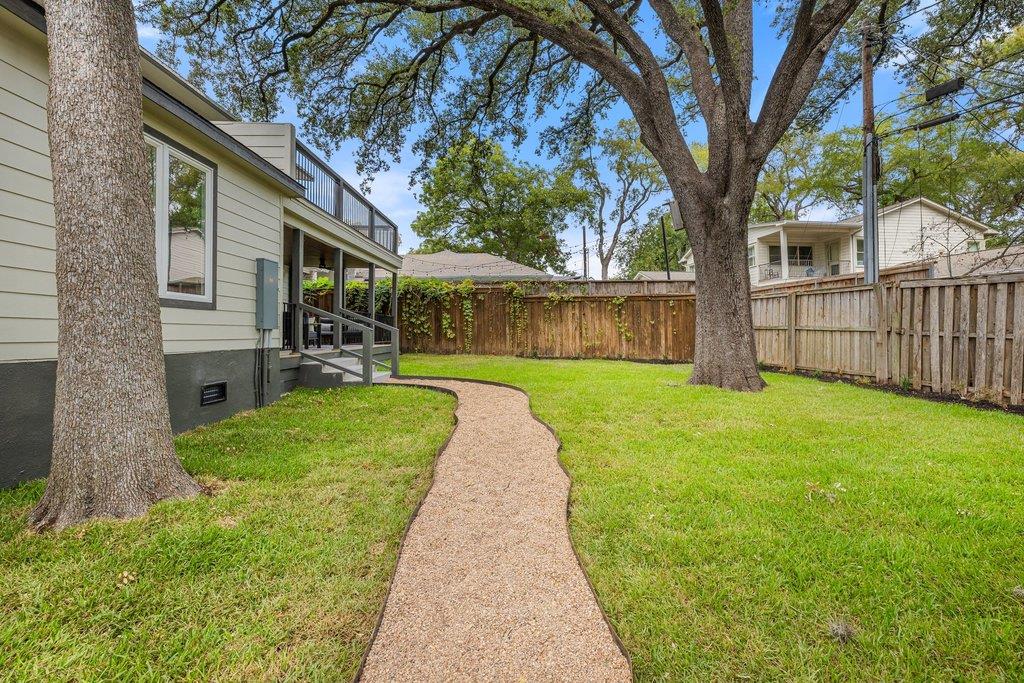 2101 Stamford LN