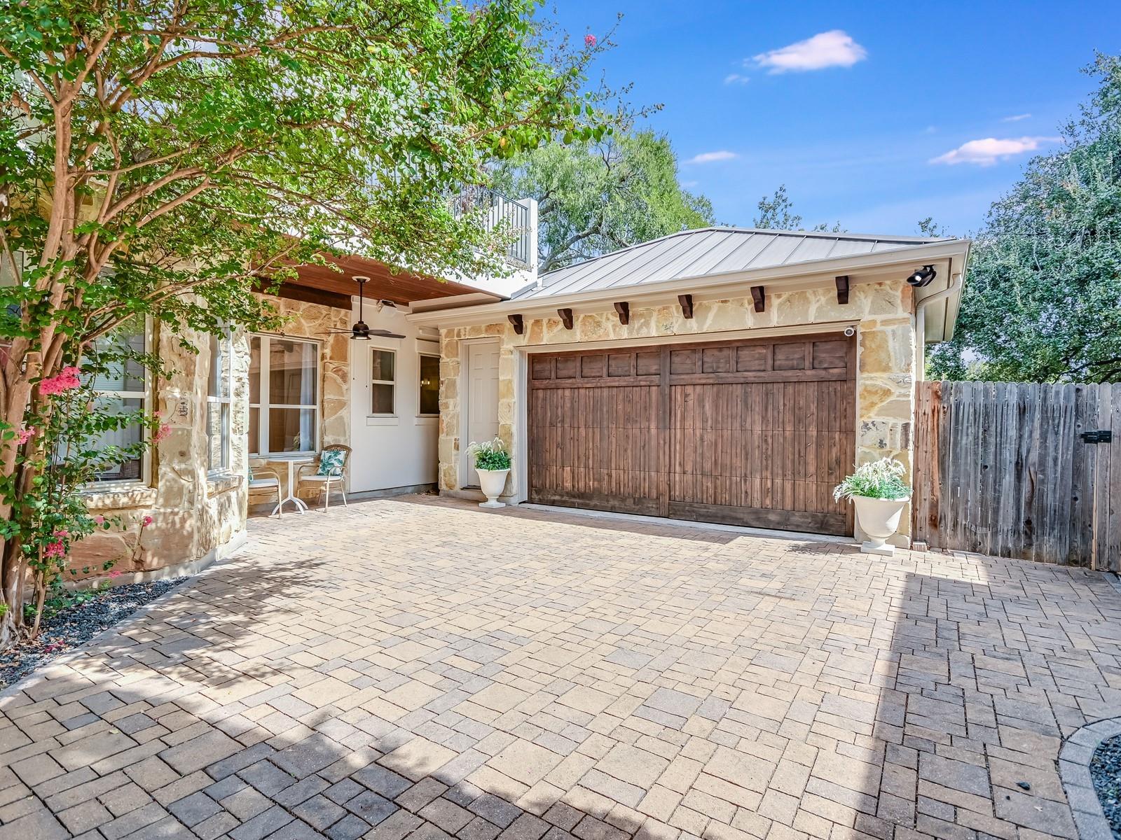 809 Kinney Ave