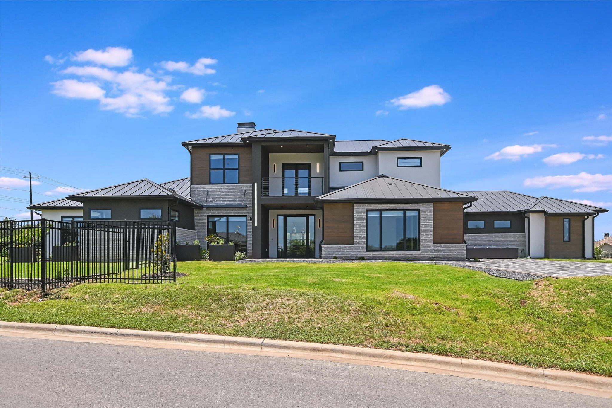 1806 Lauren DR