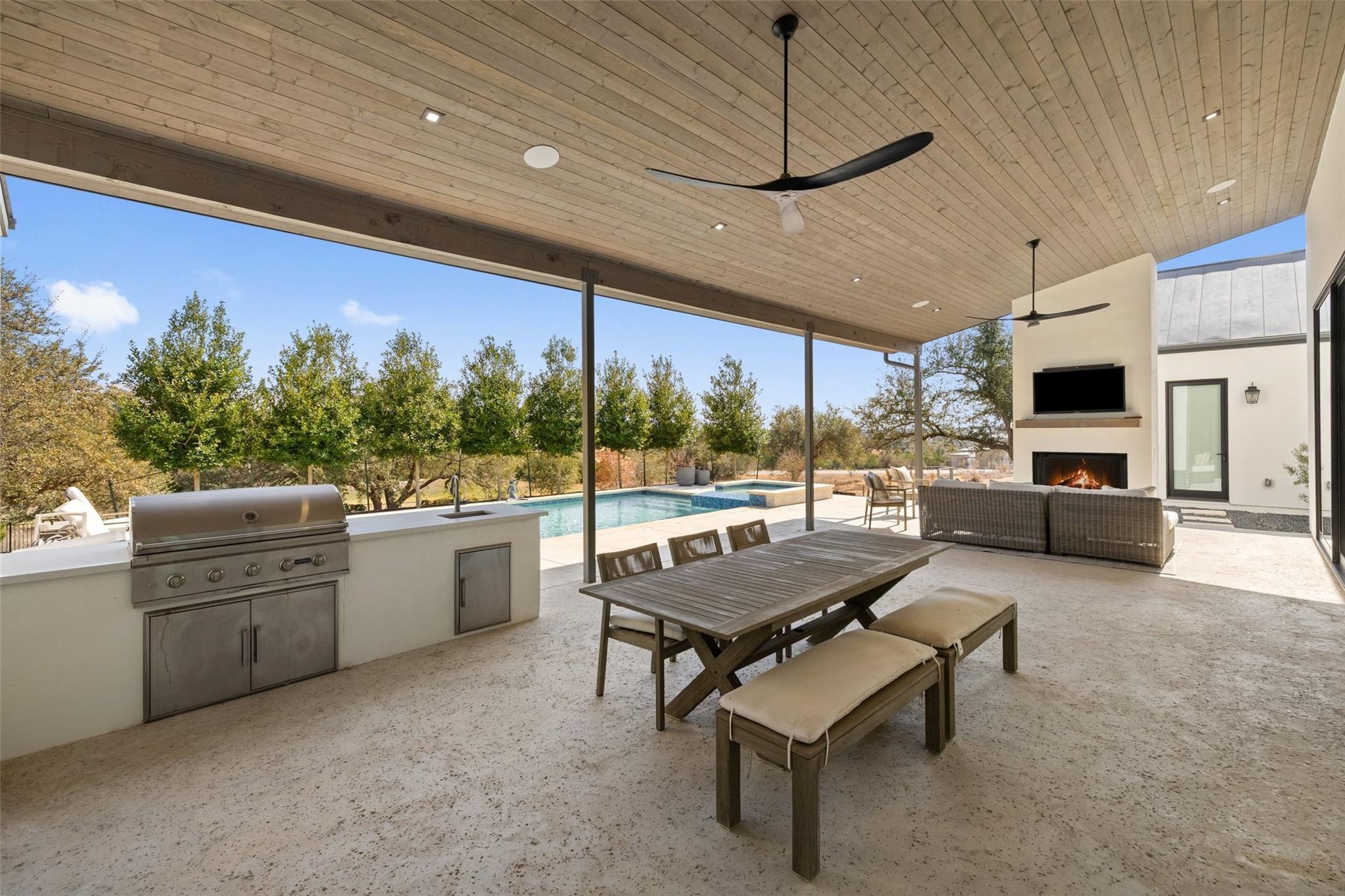 5805 Twin Peaks TRCE