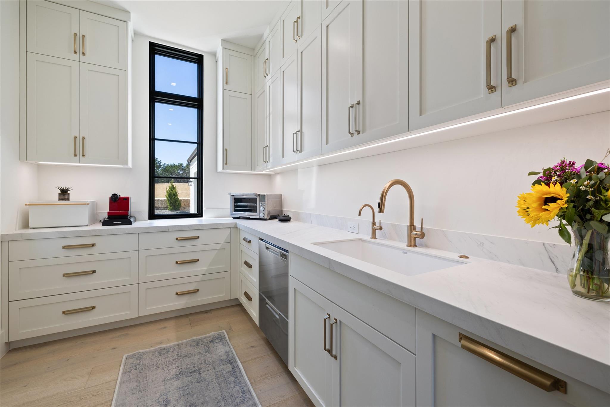 5805 Twin Peaks TRCE