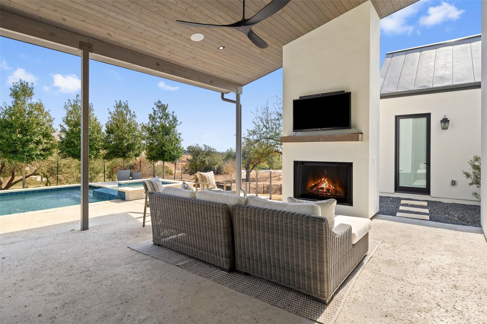 5805 Twin Peaks TRCE