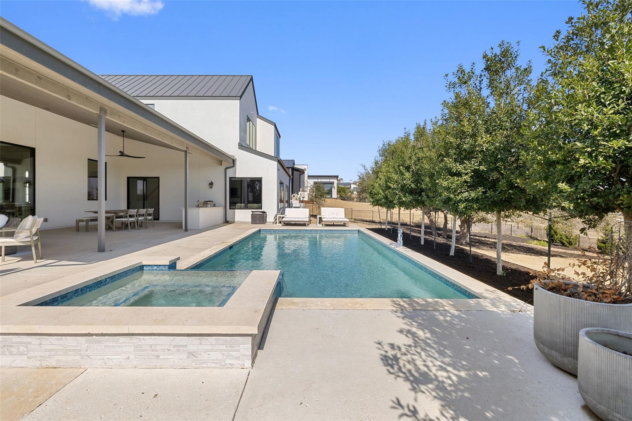 5805 Twin Peaks TRCE