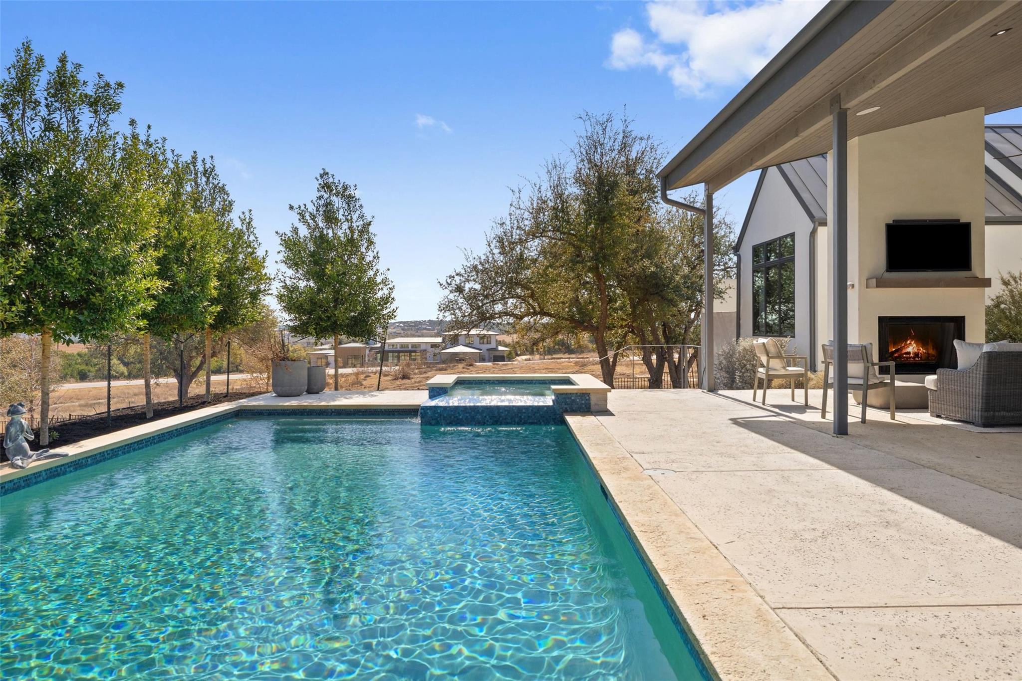 5805 Twin Peaks TRCE