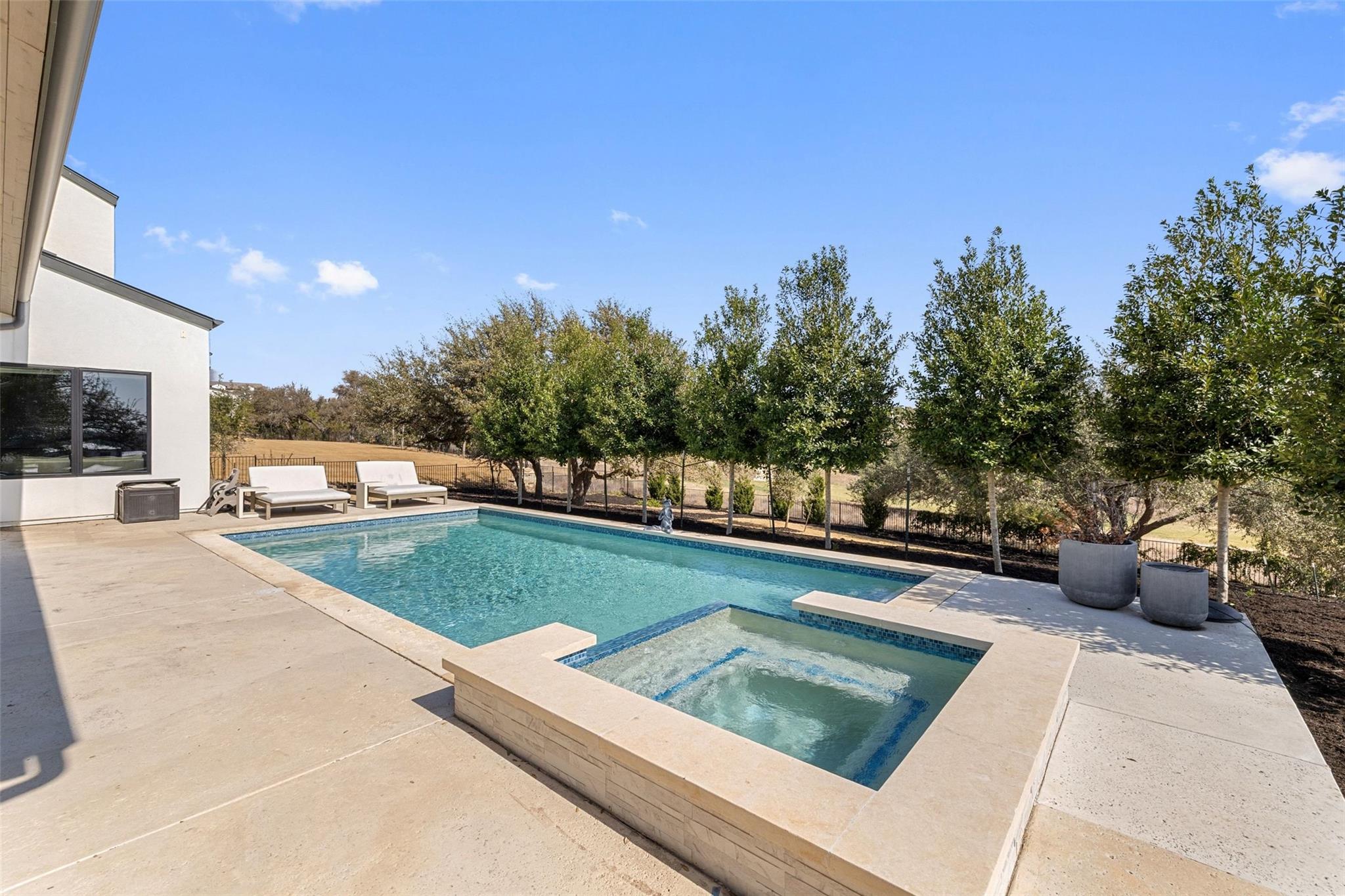 5805 Twin Peaks TRCE