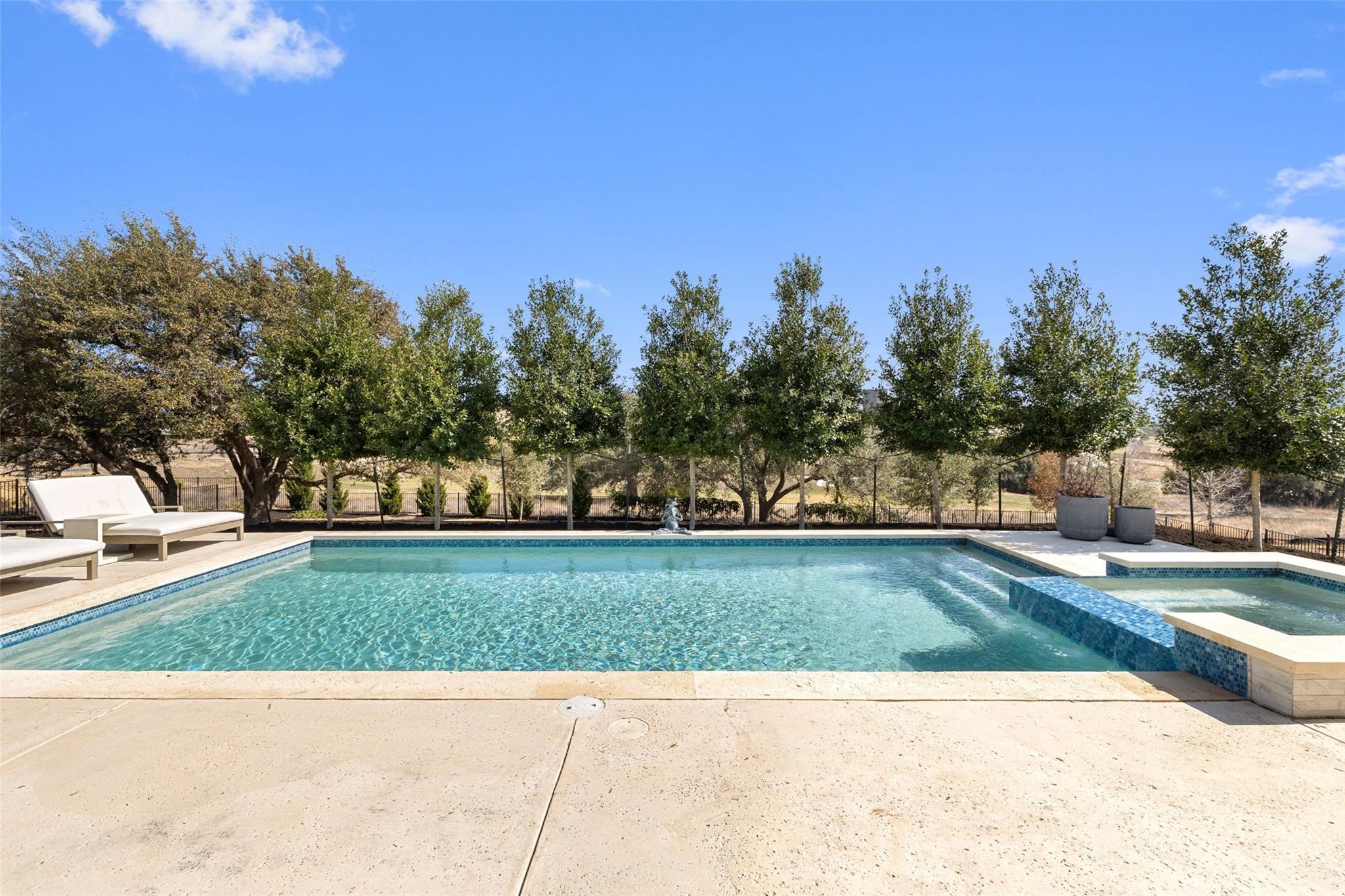 5805 Twin Peaks TRCE