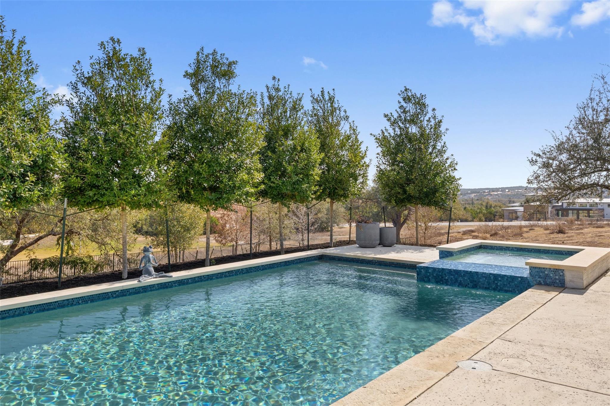 5805 Twin Peaks TRCE