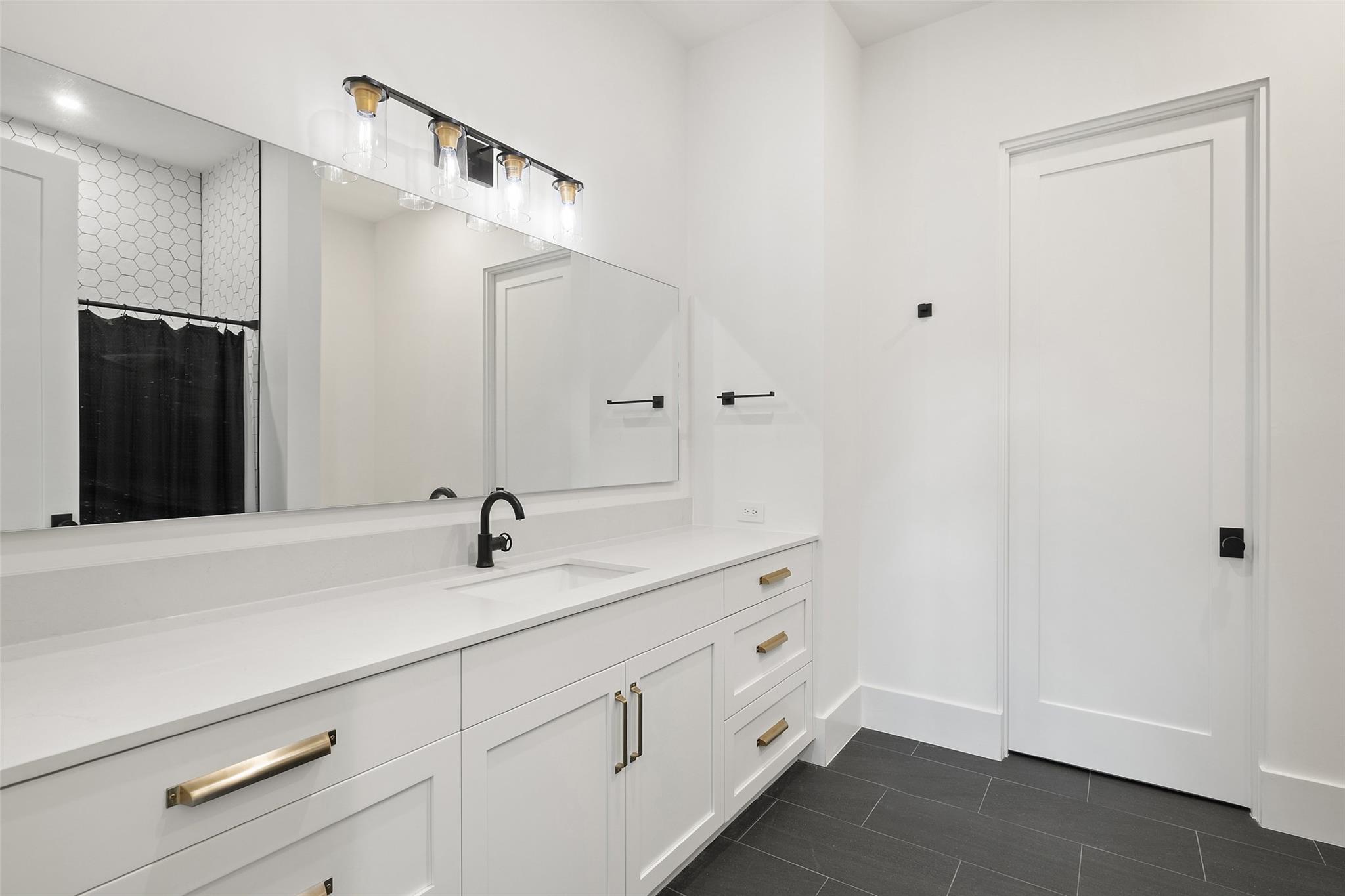 5805 Twin Peaks TRCE