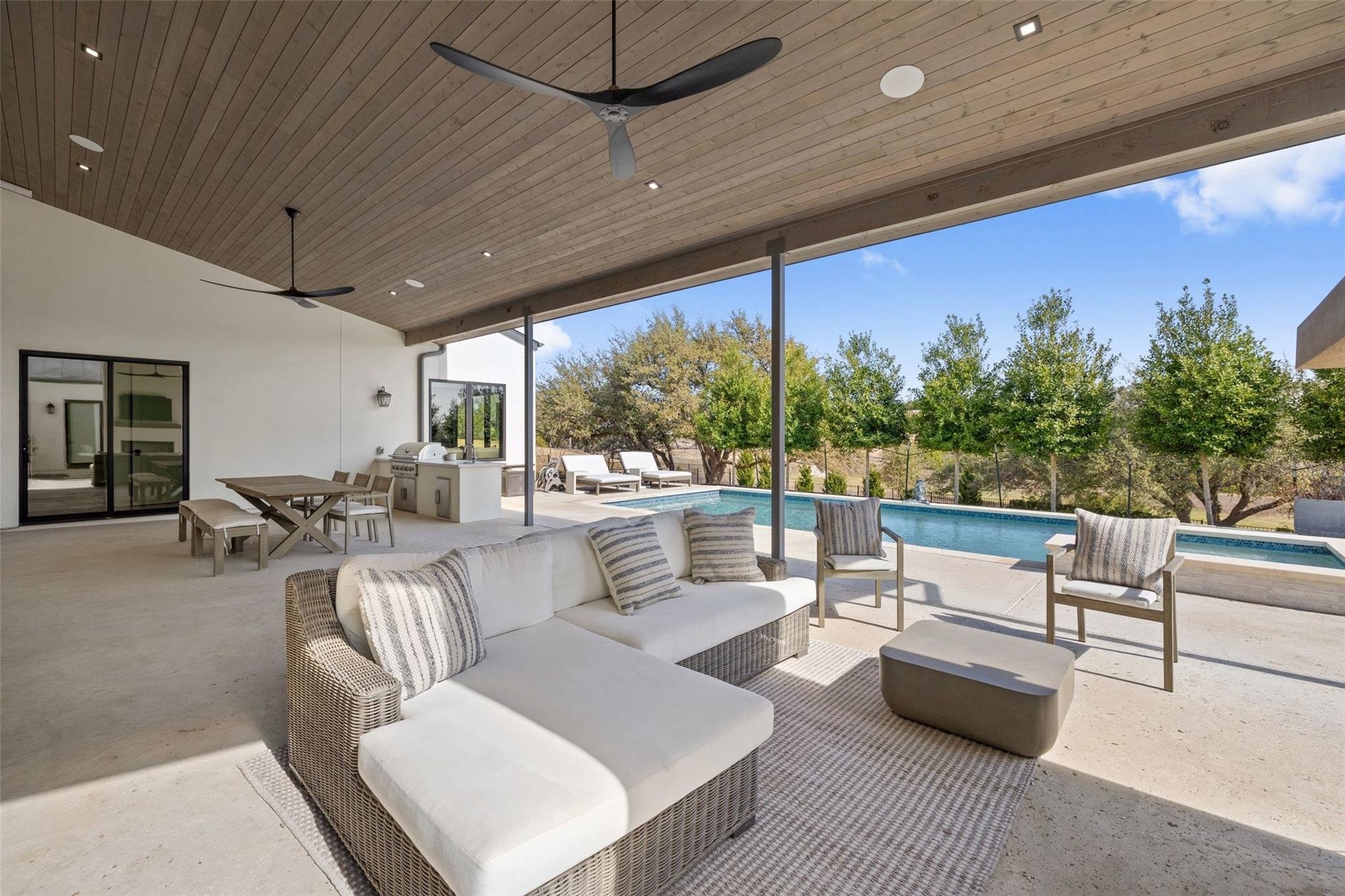 5805 Twin Peaks TRCE