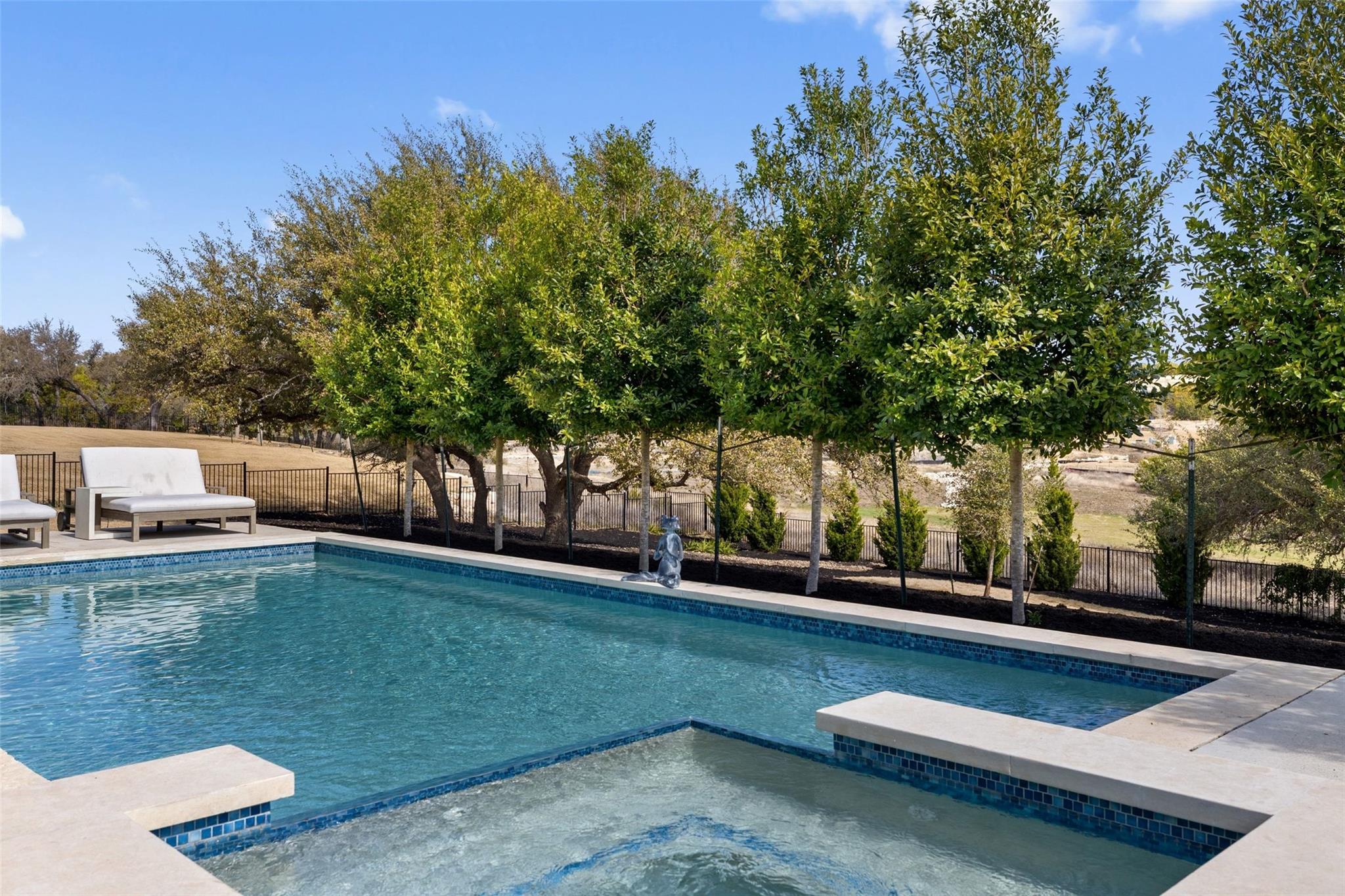 5805 Twin Peaks TRCE