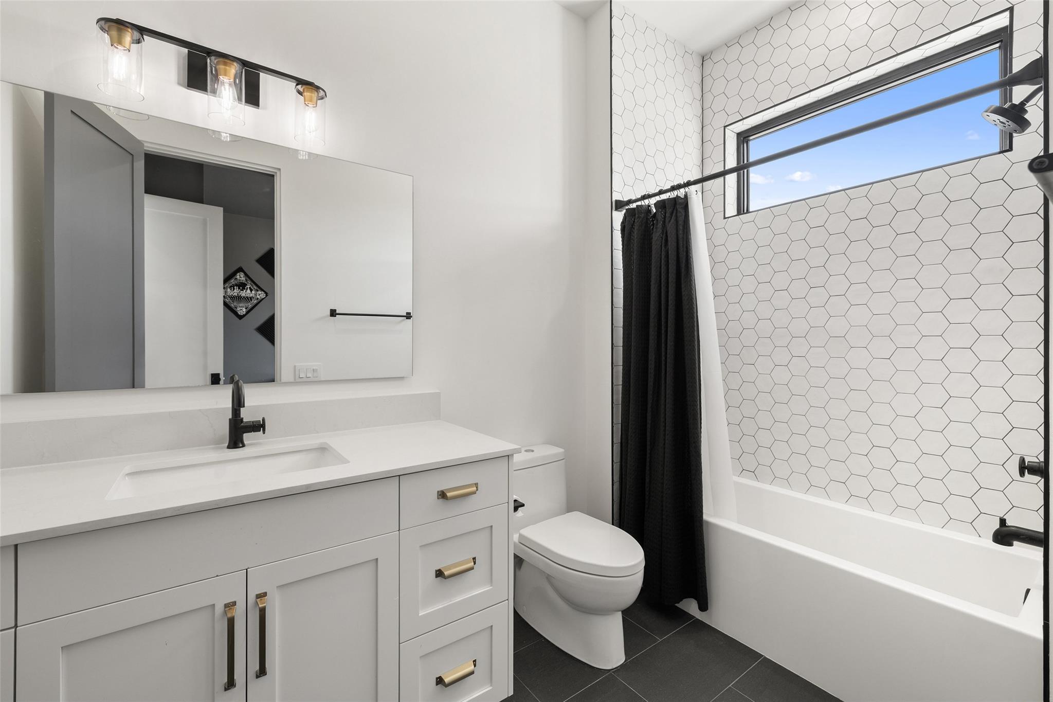 5805 Twin Peaks TRCE