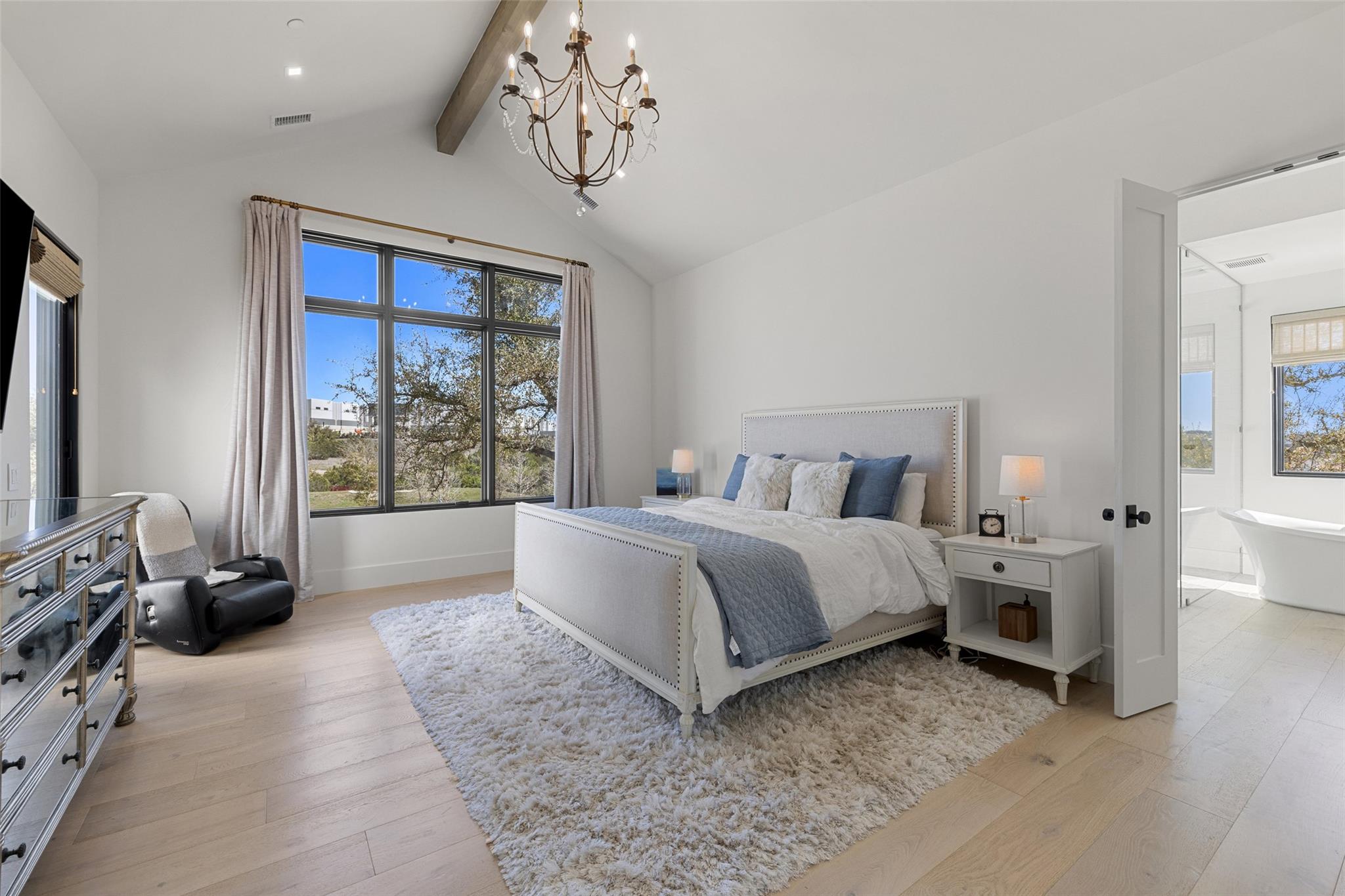 5805 Twin Peaks TRCE