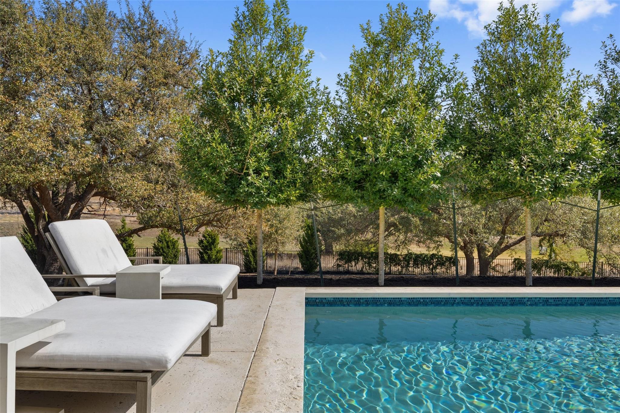 5805 Twin Peaks TRCE