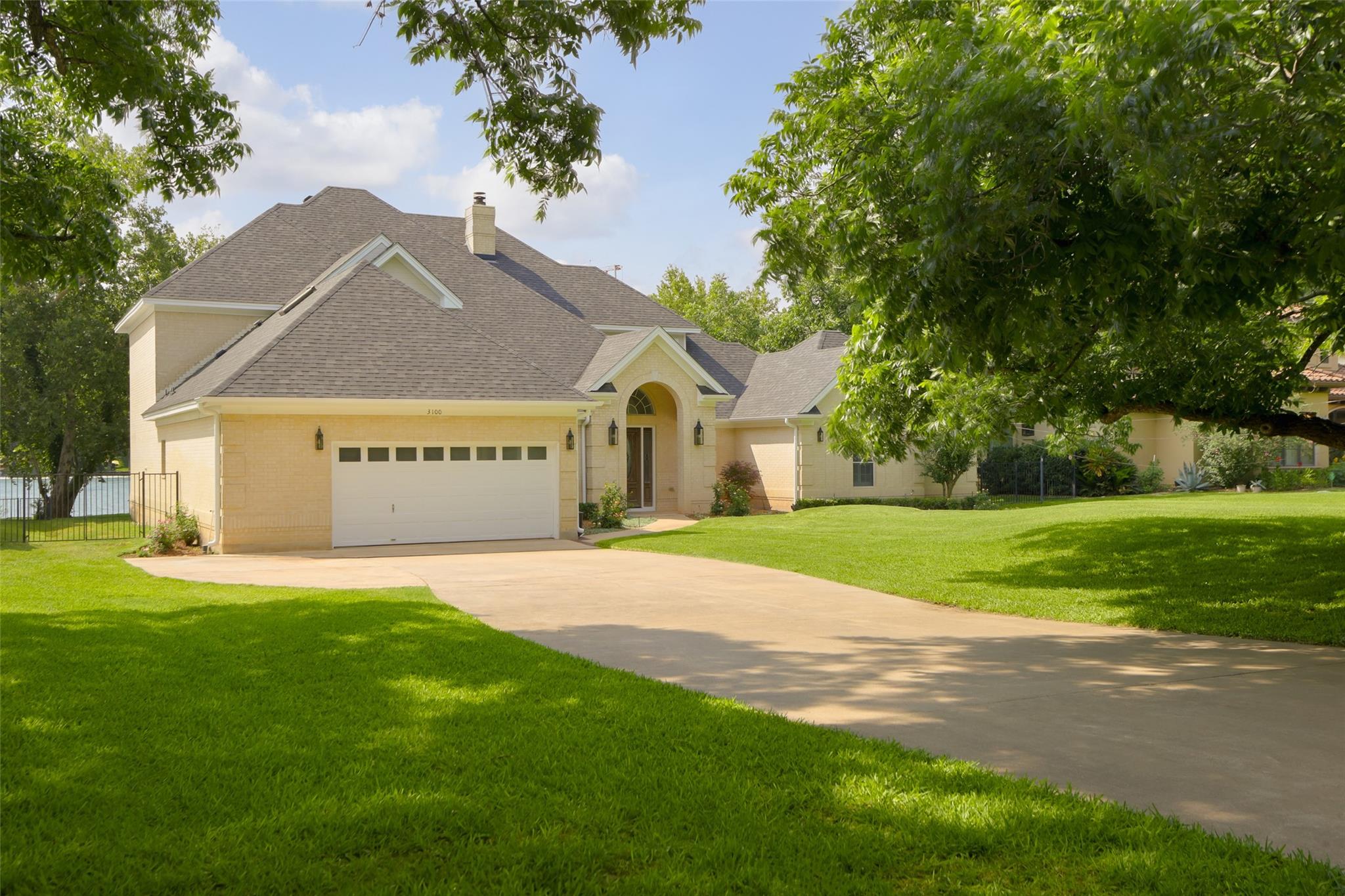 3100 Rivercrest DR