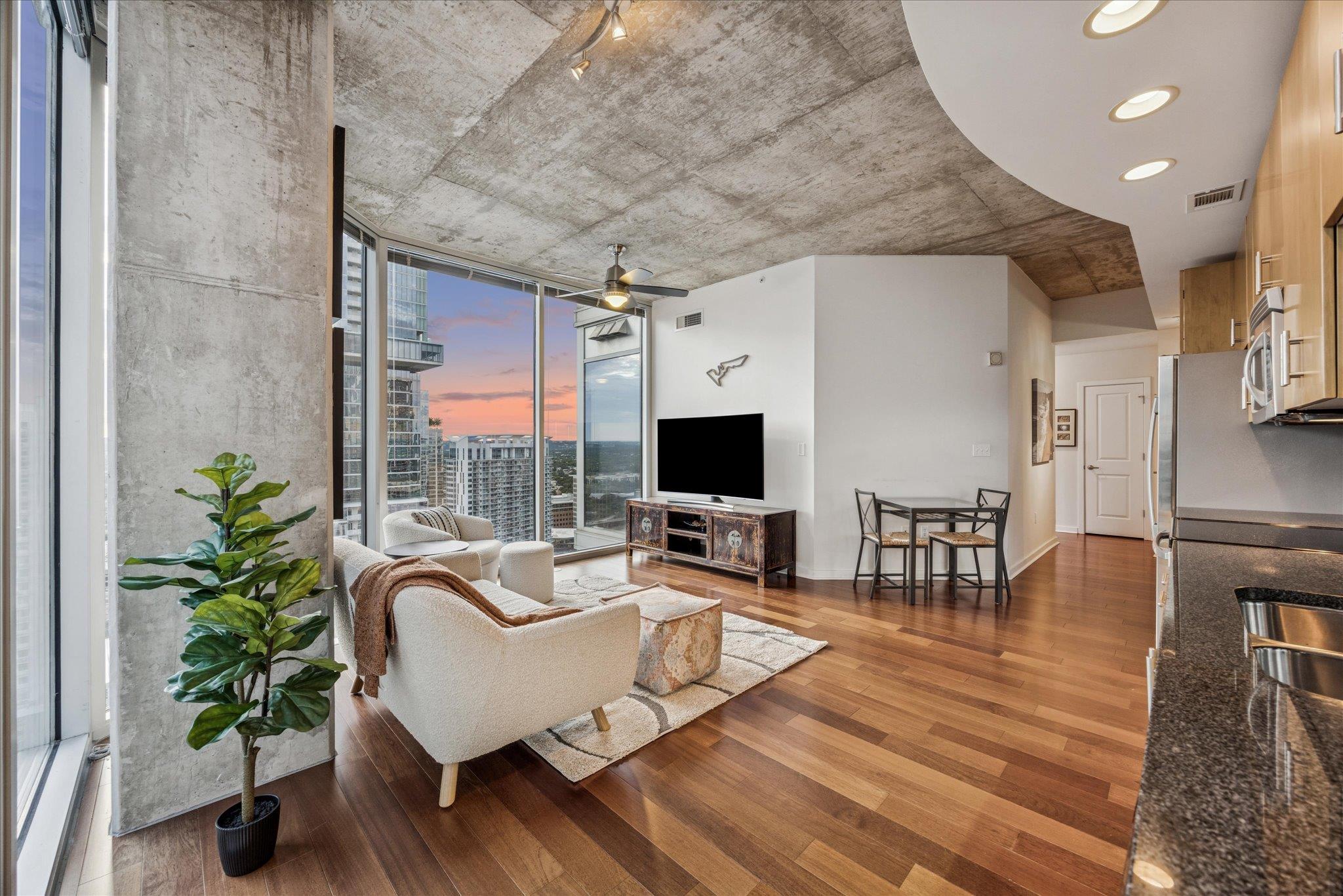 360 Nueces ST # 2802