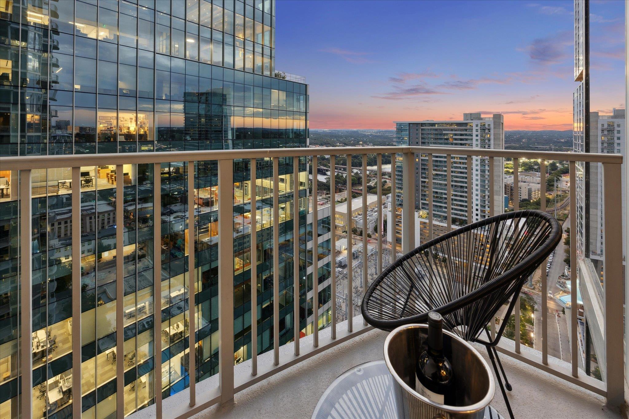 360 Nueces ST # 2802