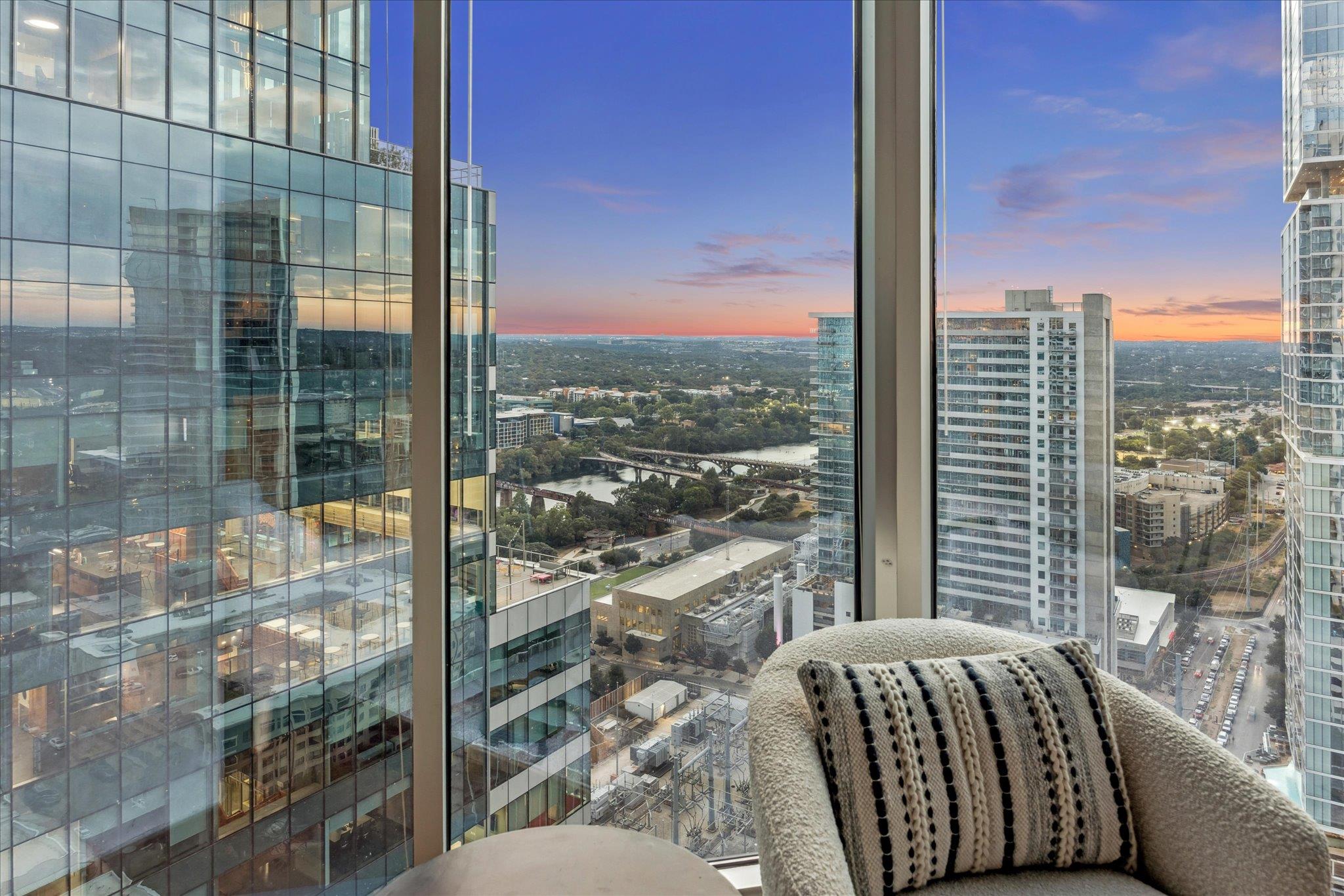 360 Nueces ST # 2802