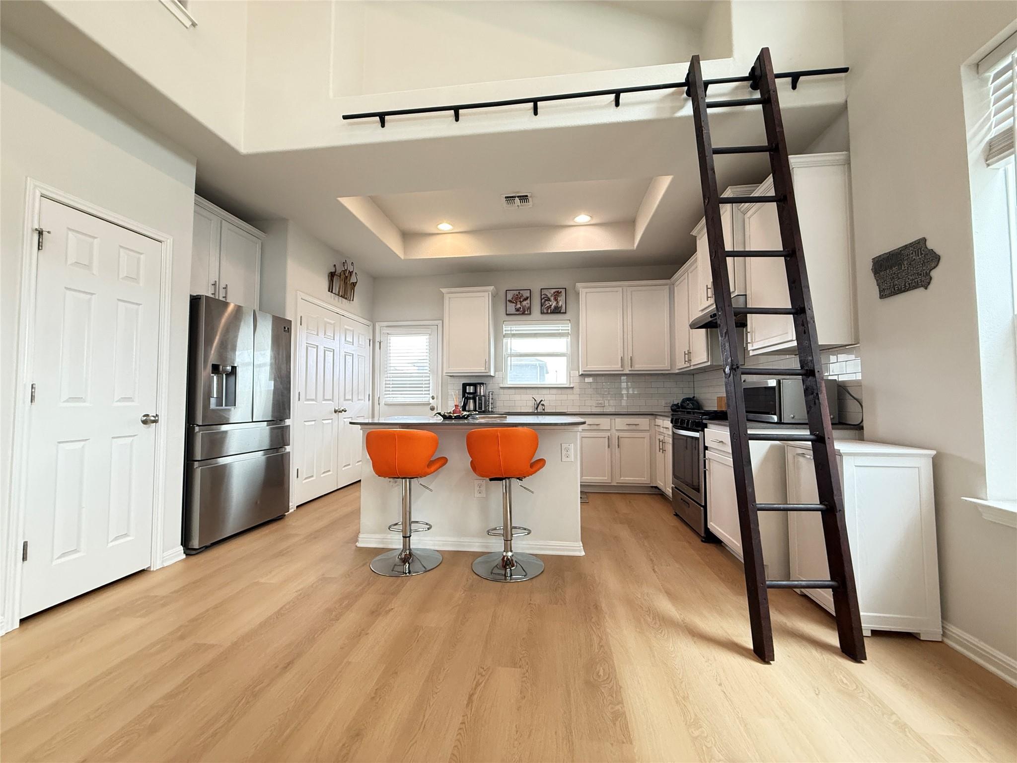 10221 Forest Grove DR