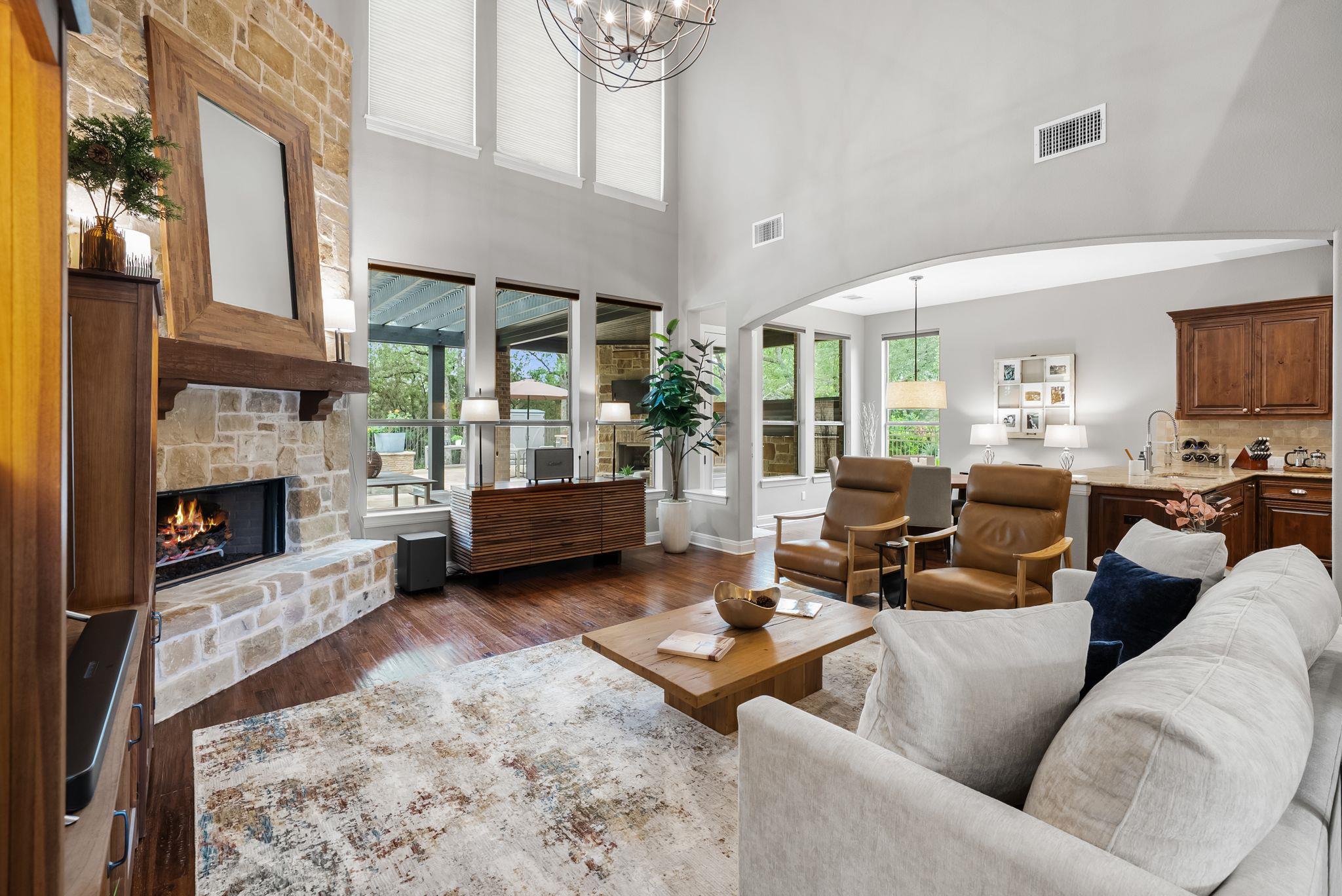 208 Santaluz LN