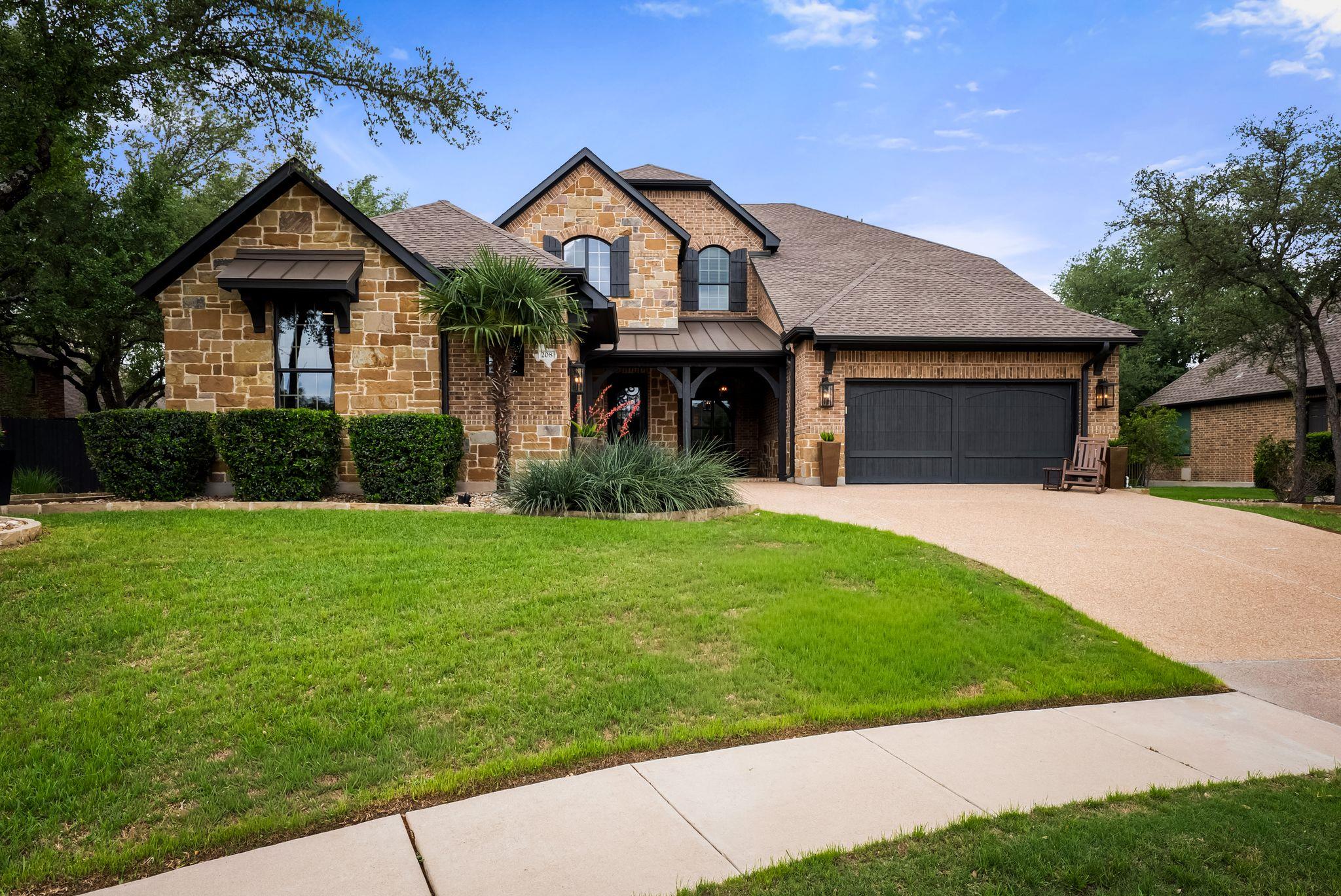 208 Santaluz LN