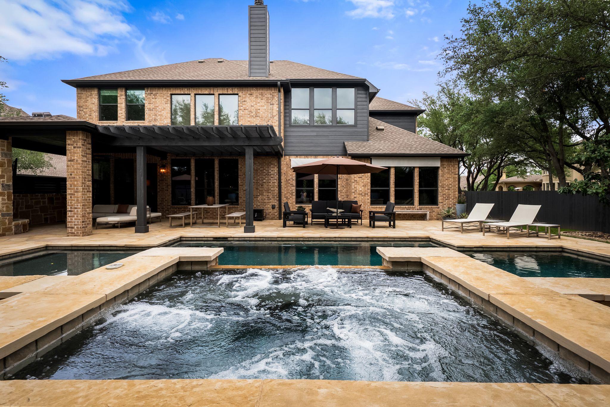 208 Santaluz LN