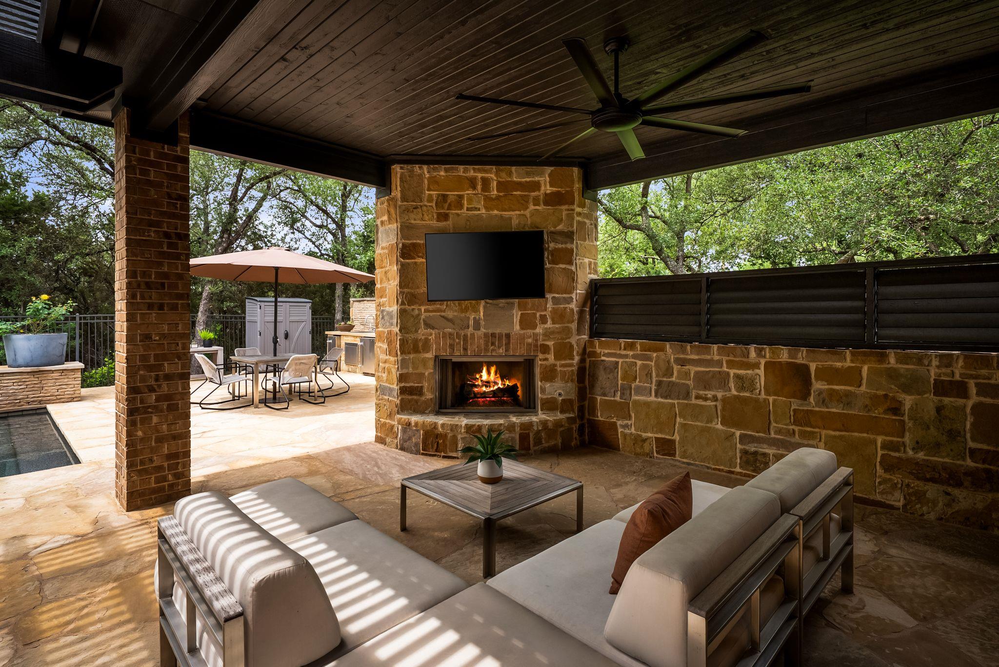 208 Santaluz LN
