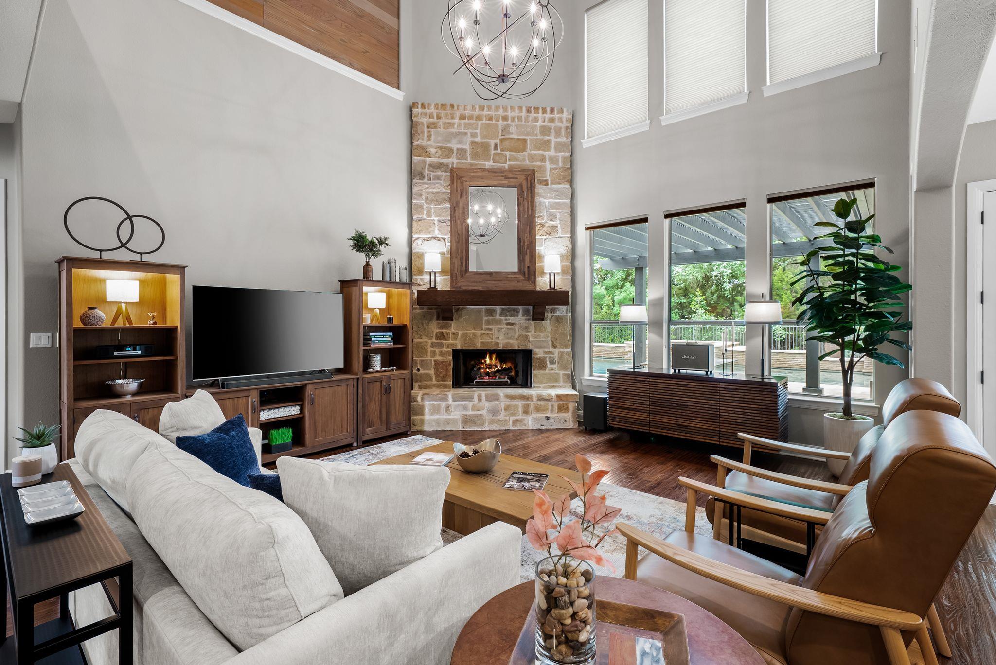 208 Santaluz LN