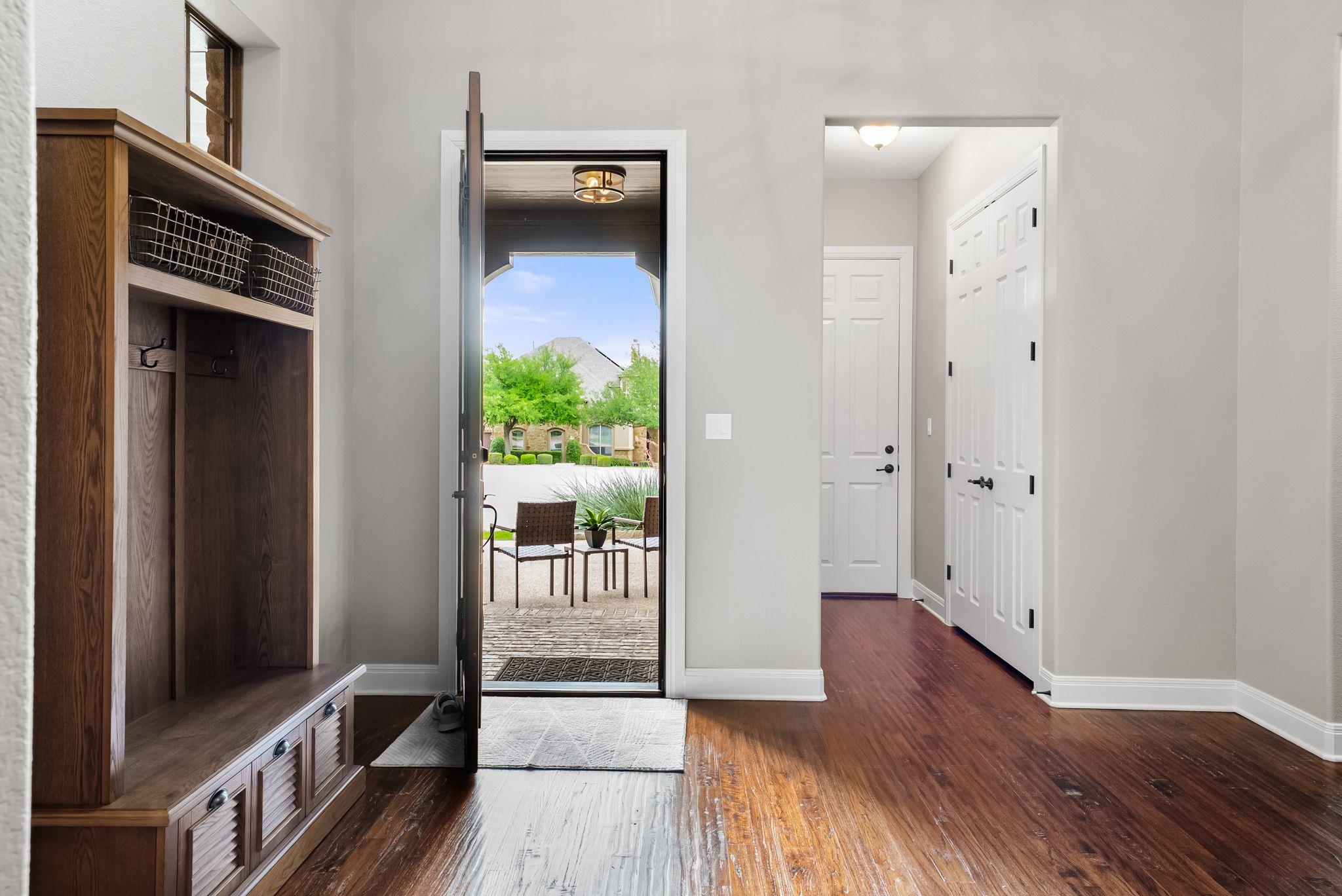 208 Santaluz LN