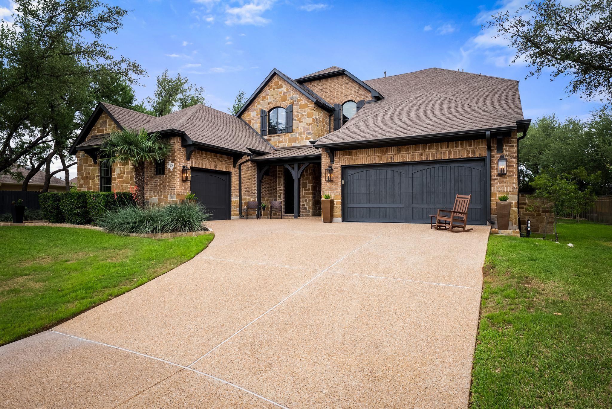 208 Santaluz LN