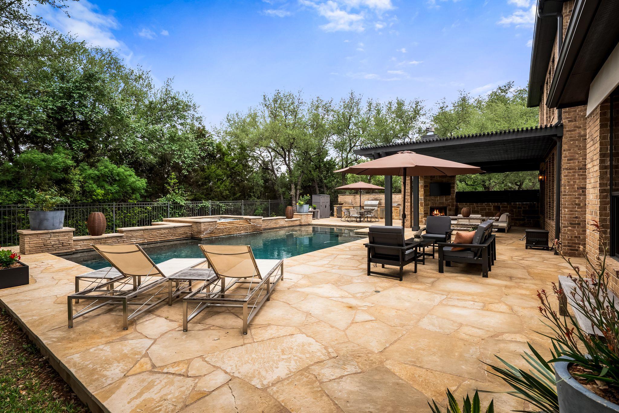 208 Santaluz LN