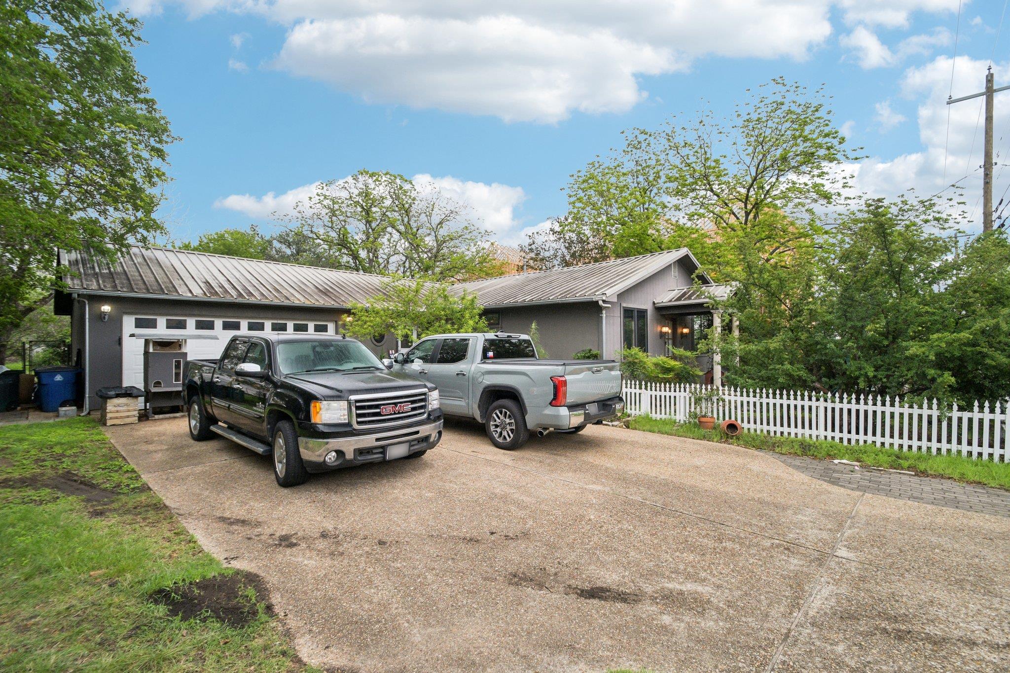 4411 Banister LN