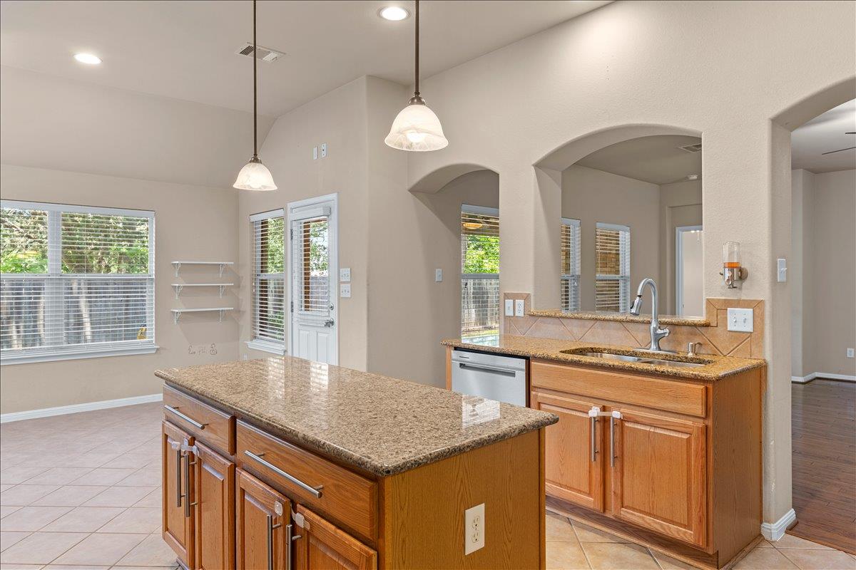 1503 E Park ST