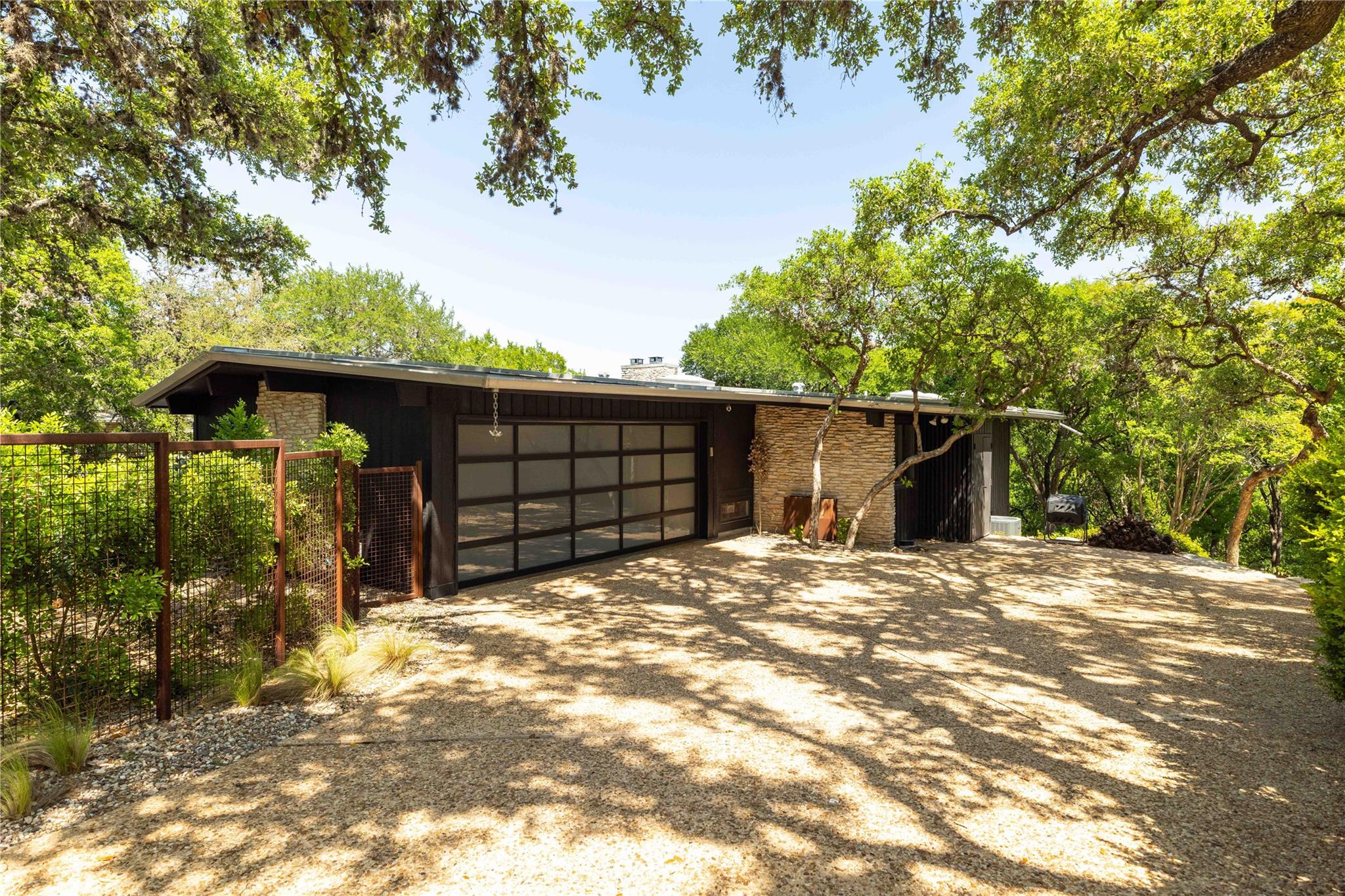 1805 Brookhaven DR