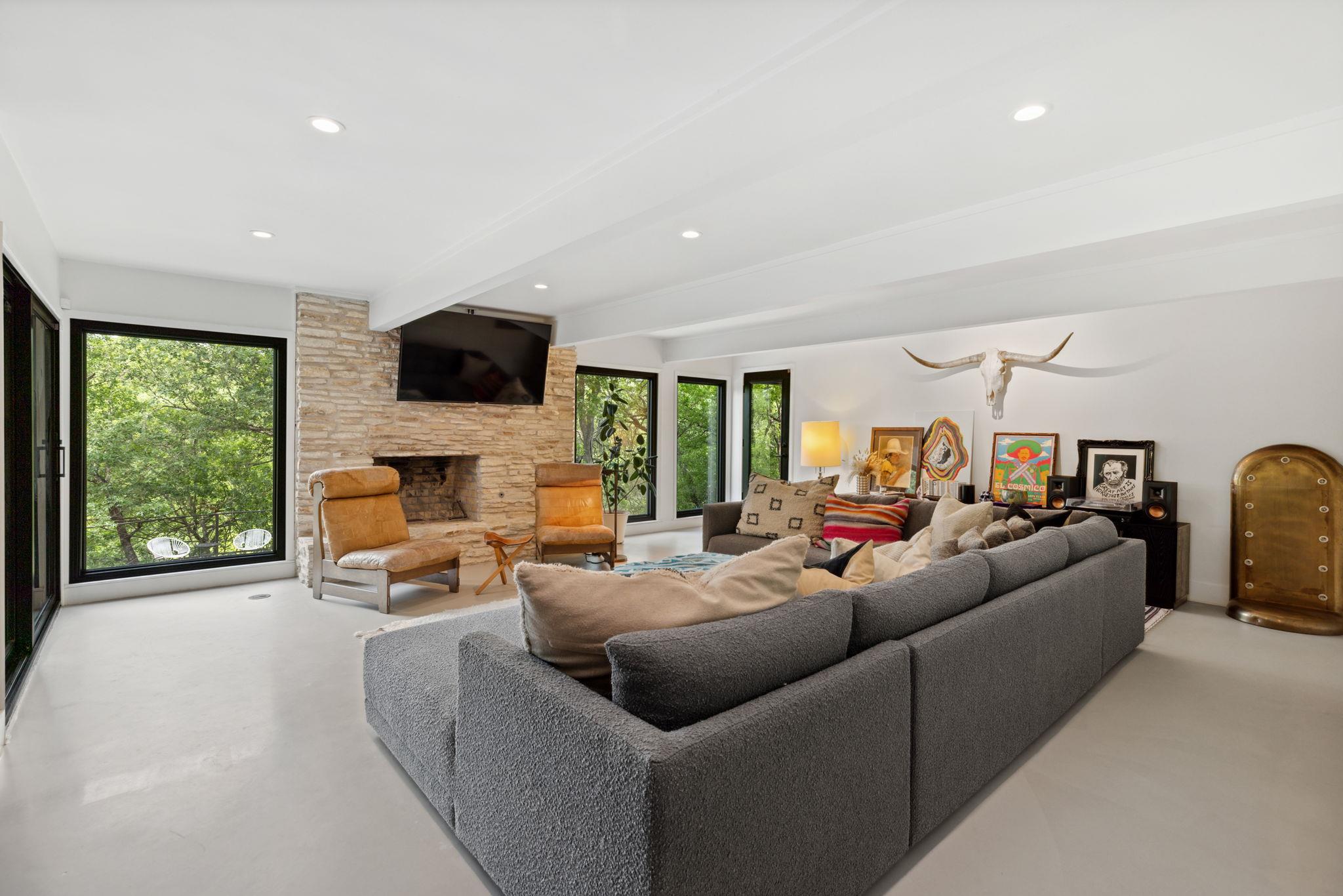 1805 Brookhaven DR