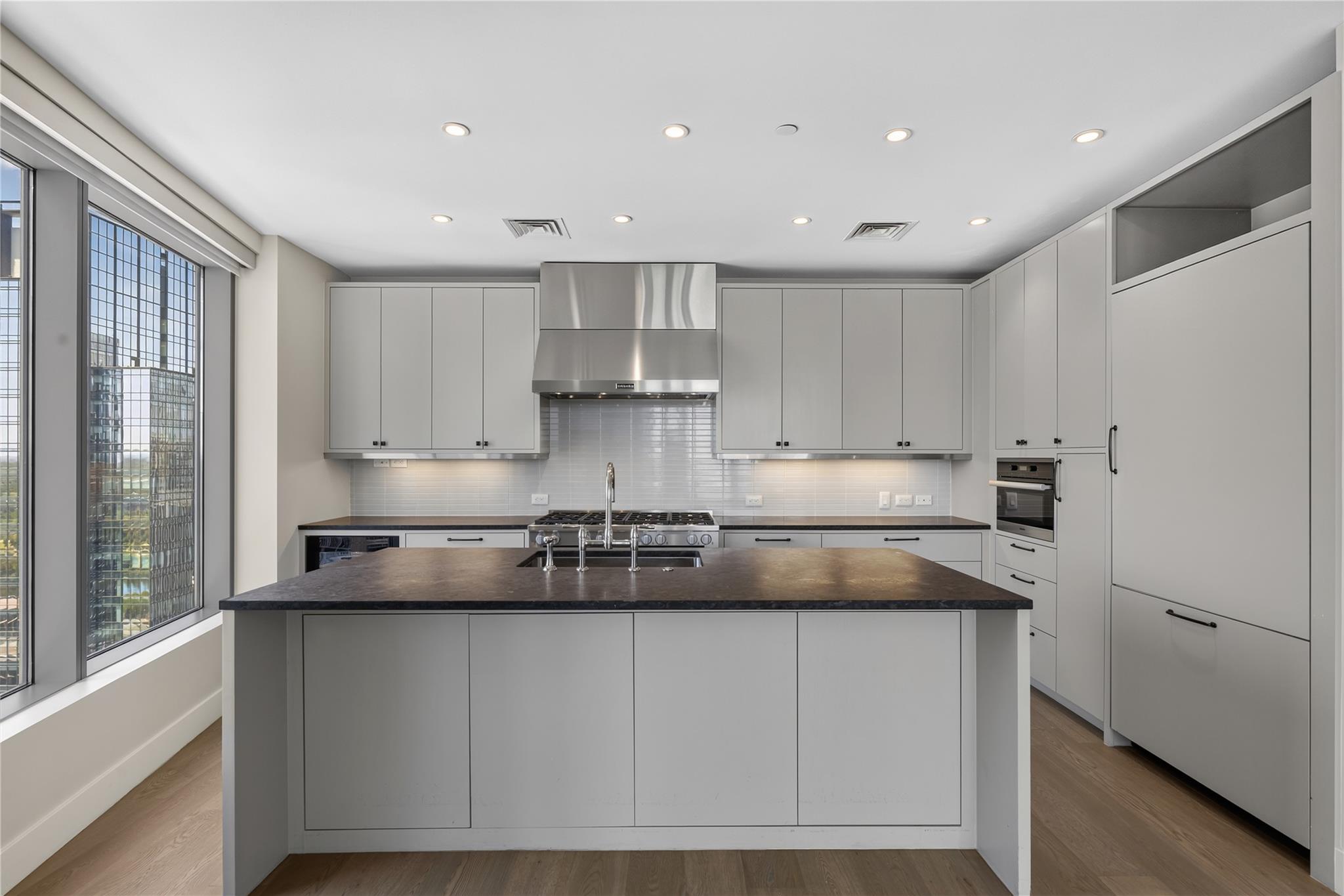 200 Congress Ave Unit: 28SW