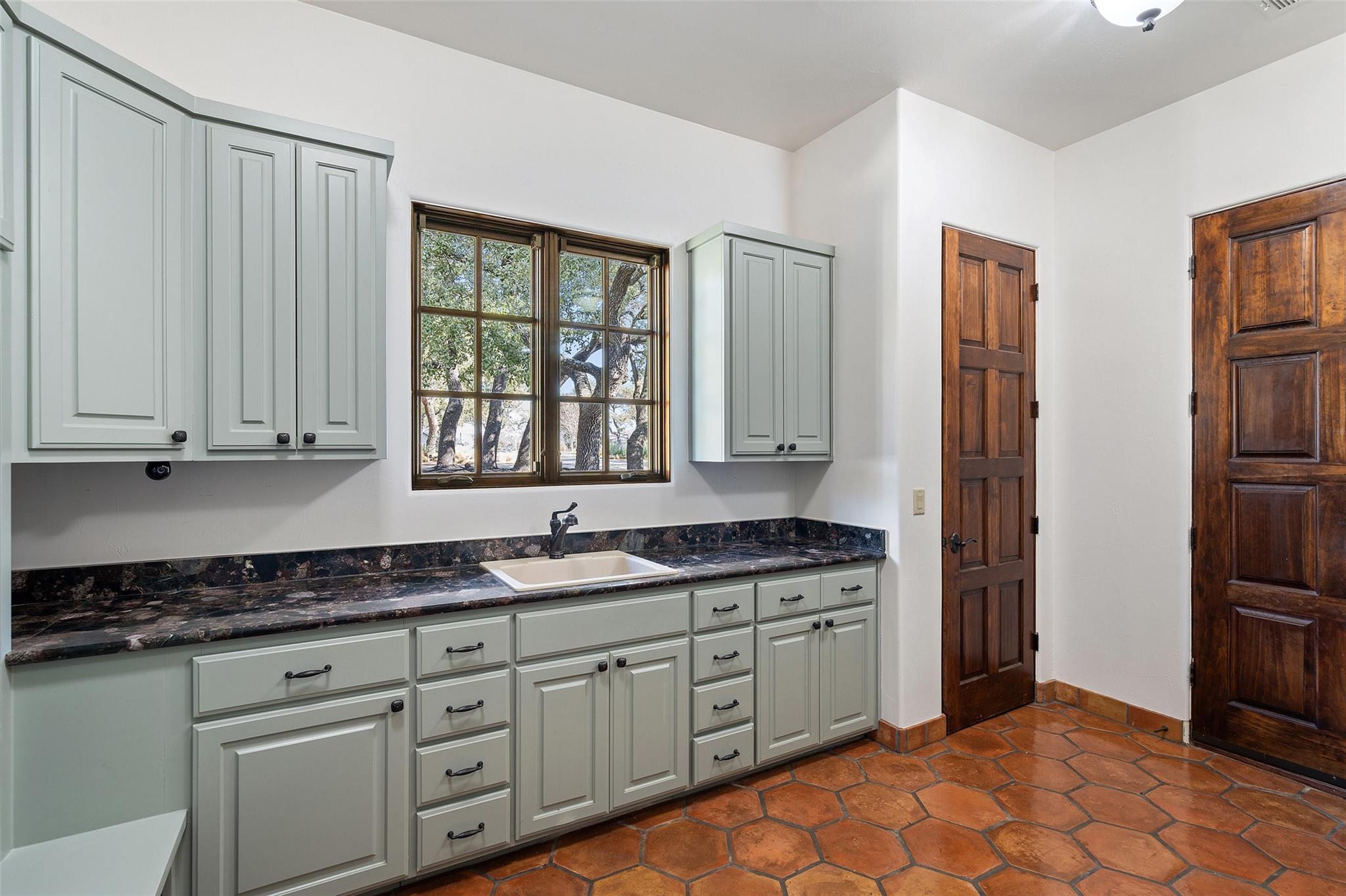 18033 Glenville CV