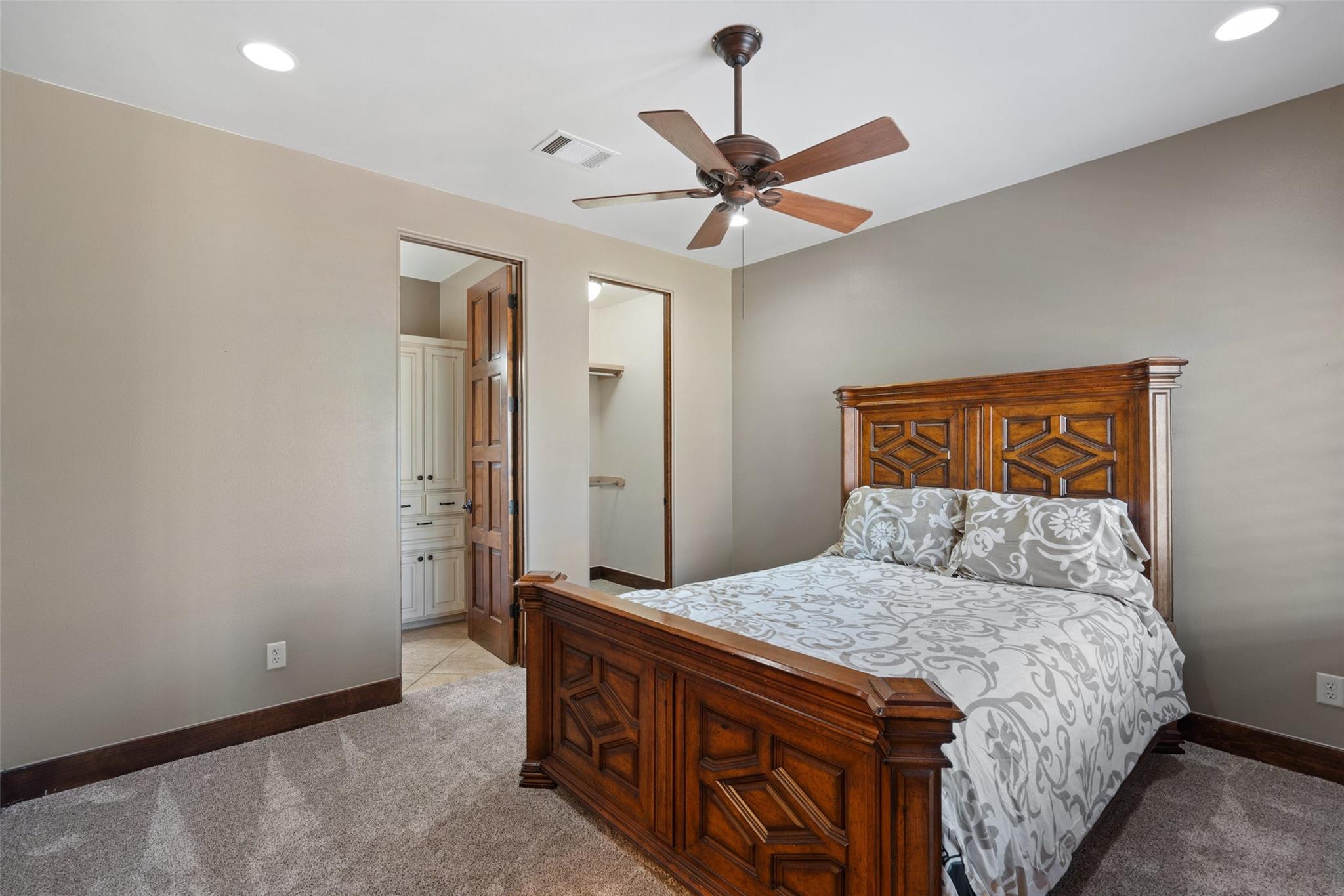 18033 Glenville CV