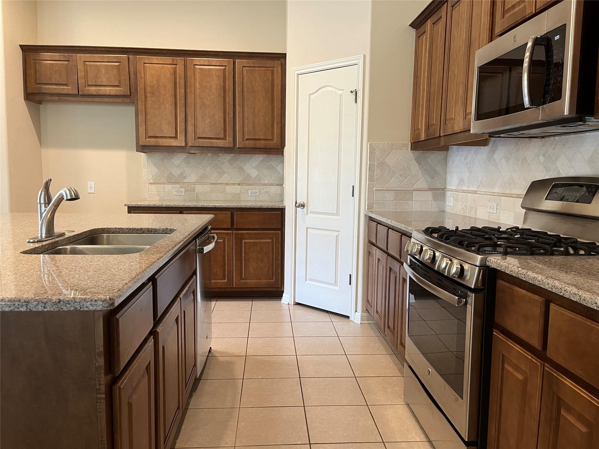 2644 Hilltop Divide LN