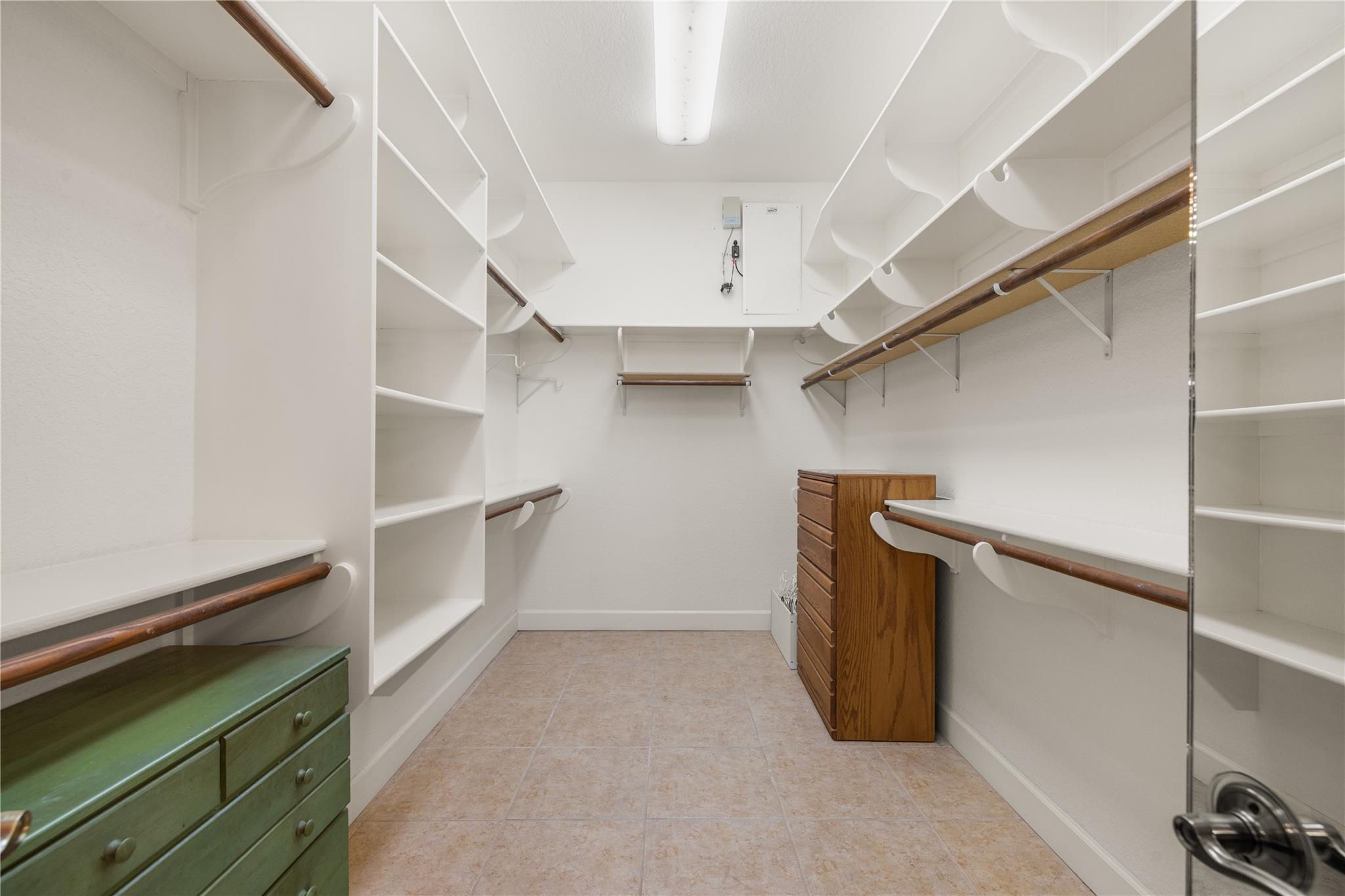 3907 Kite DR