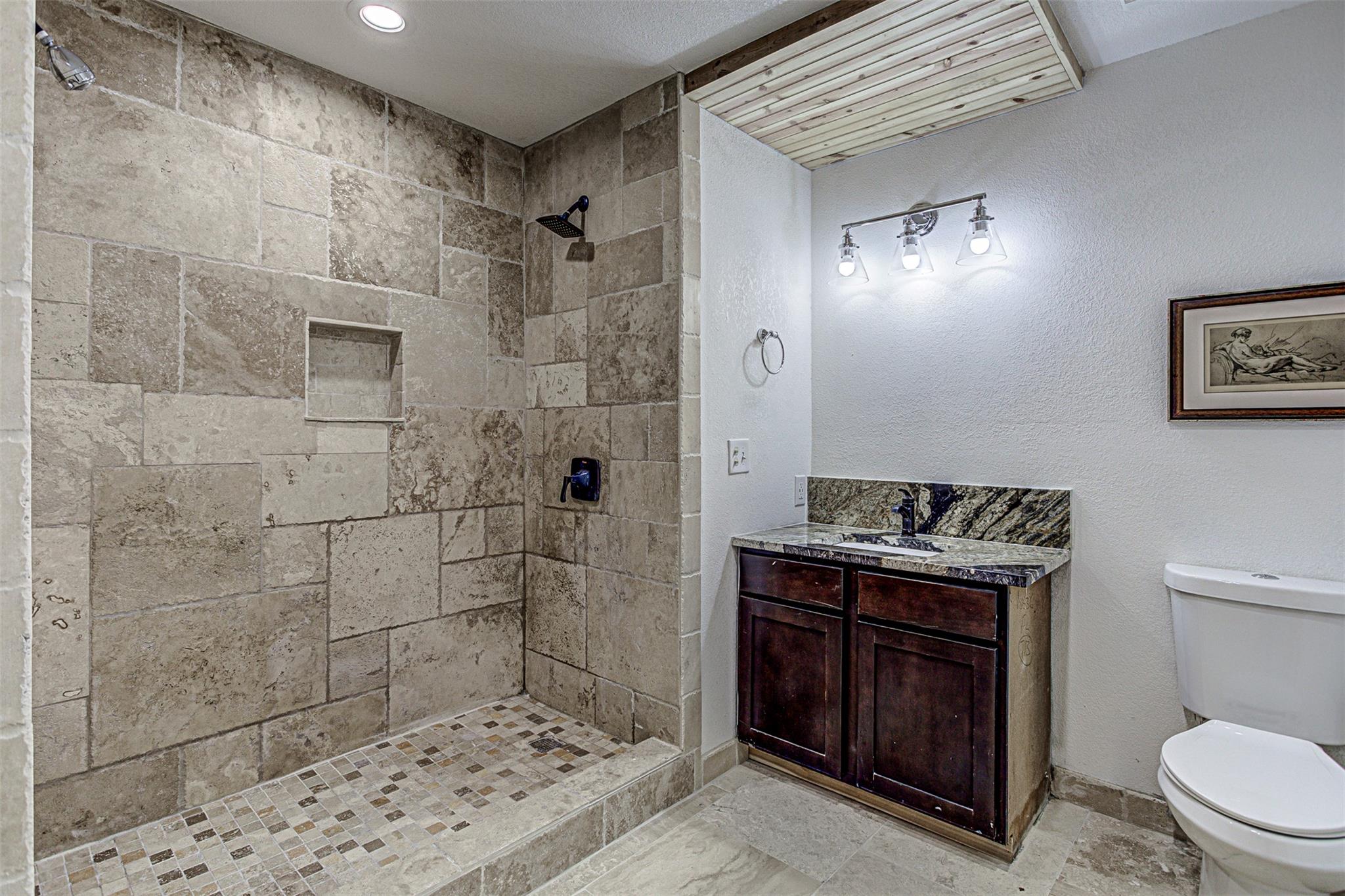 850 Fir LN, Cottonwood Shores