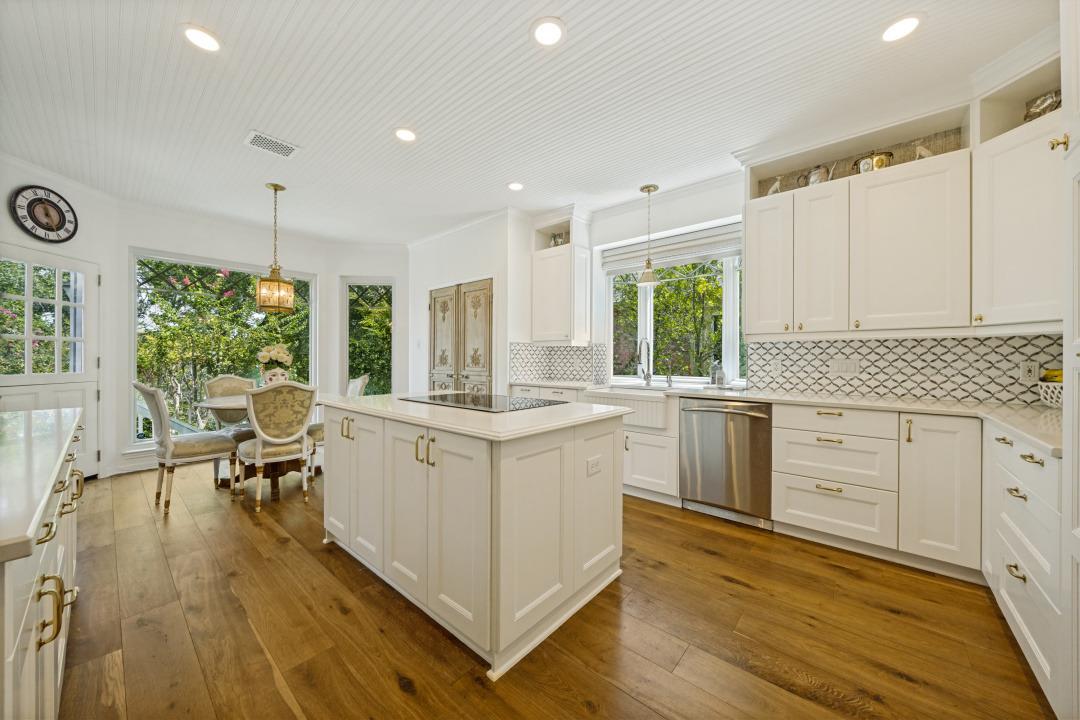 10024 Circleview DR