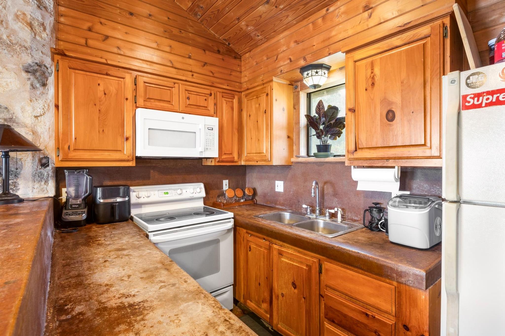 8100 Kuhn DR