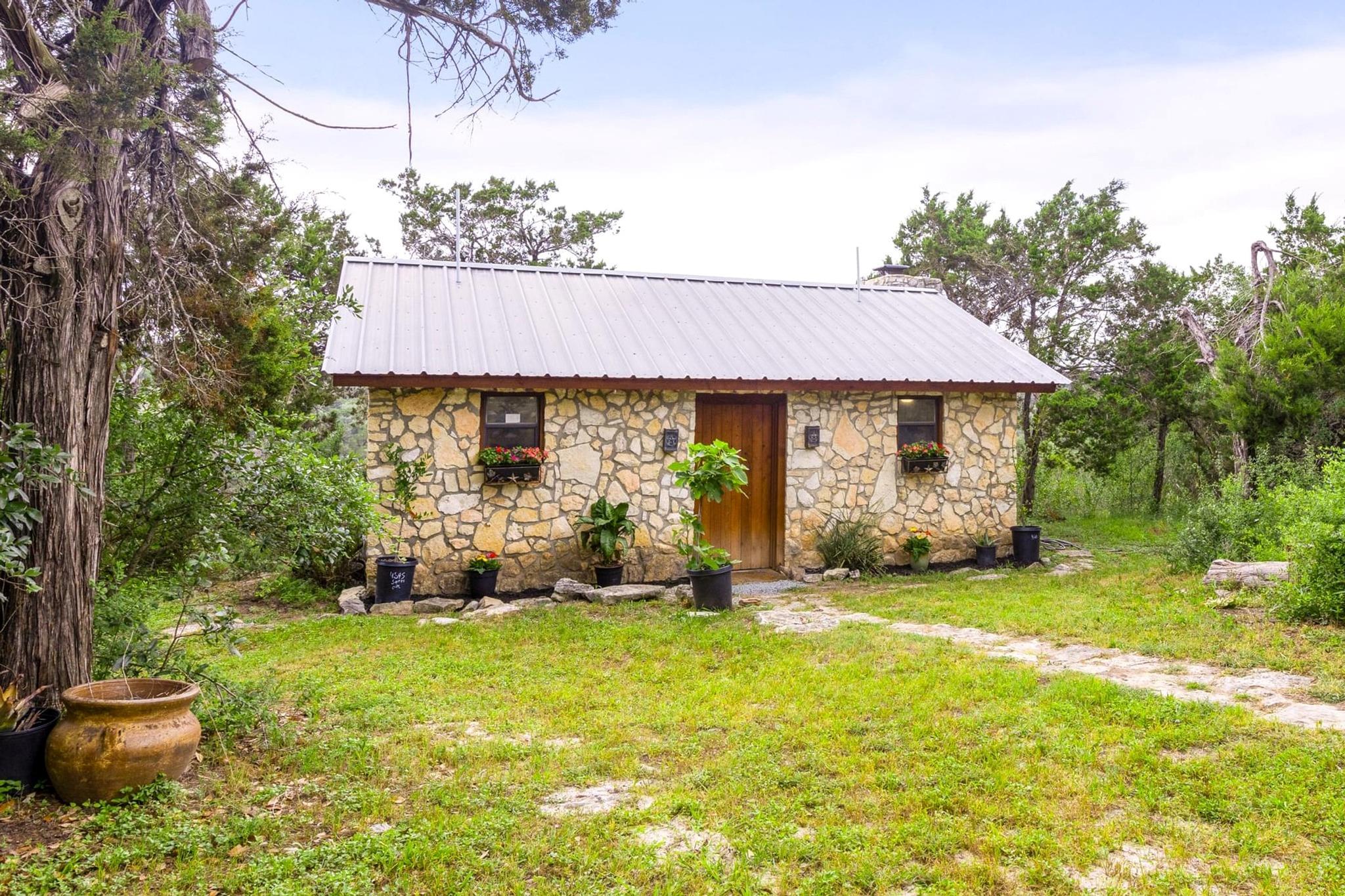 8100 Kuhn DR