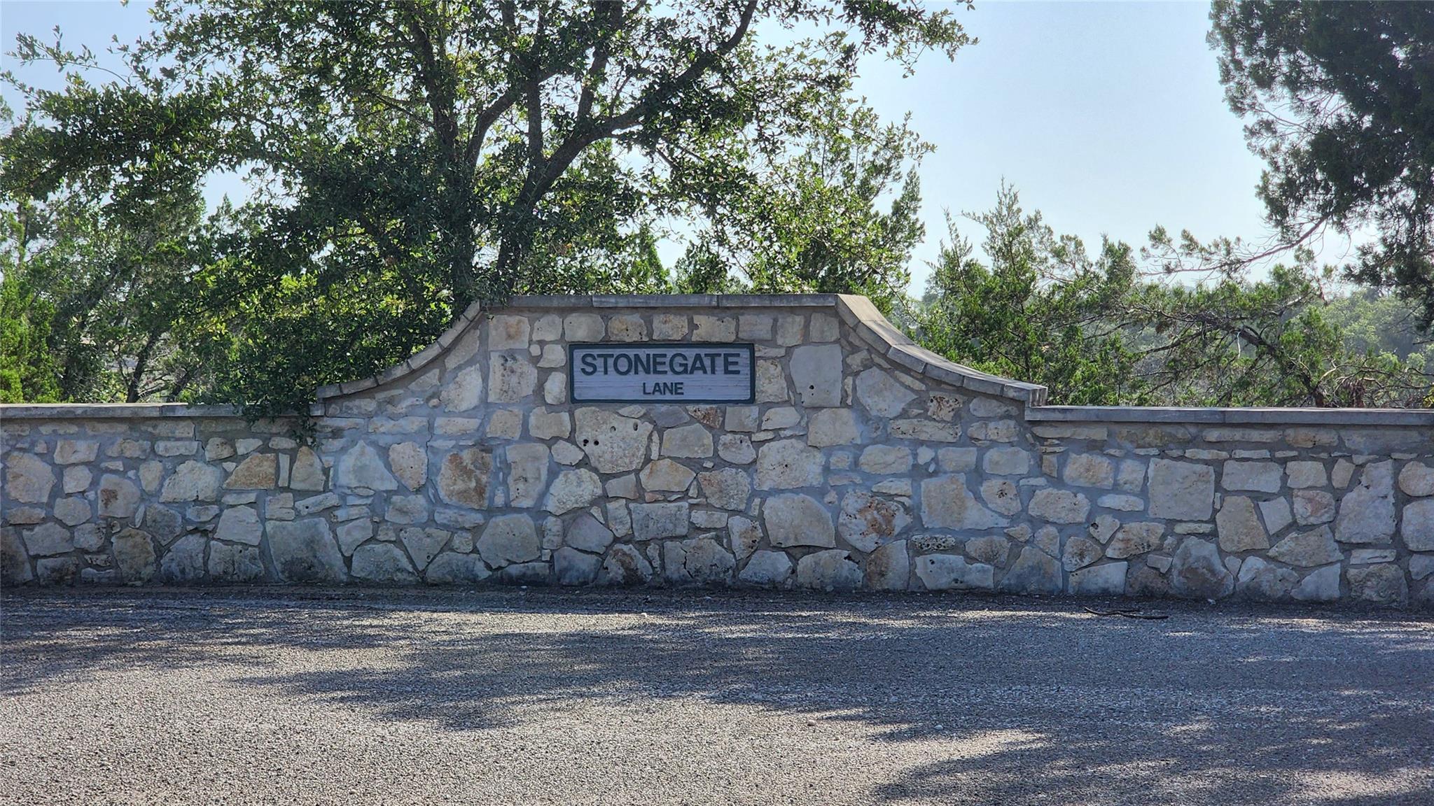 104 Stonegate LN
