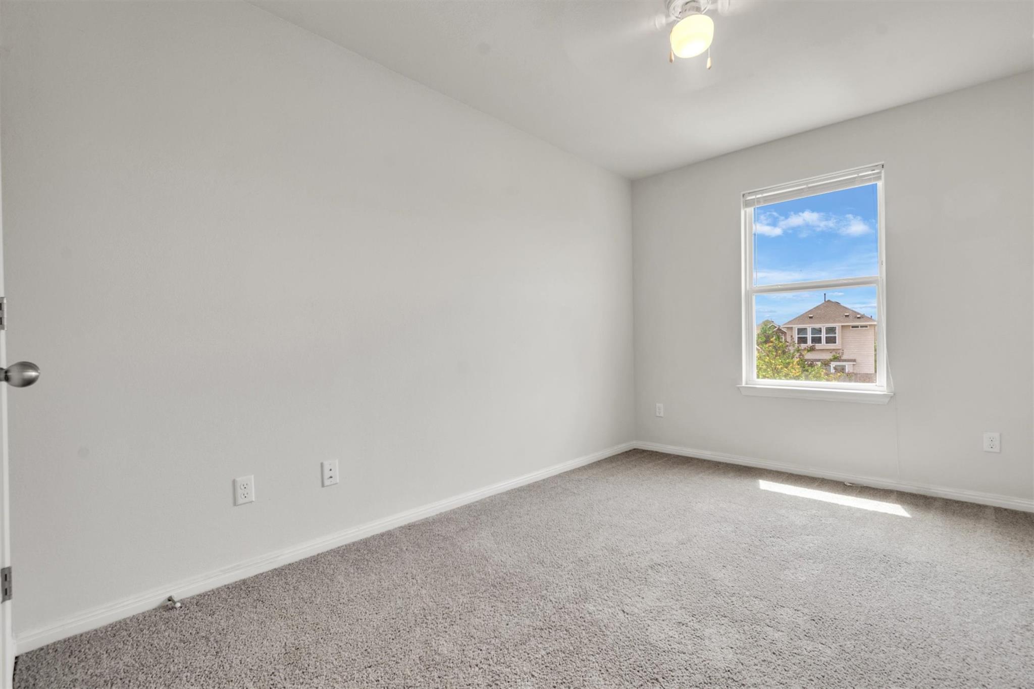 1039 Sand Post PL