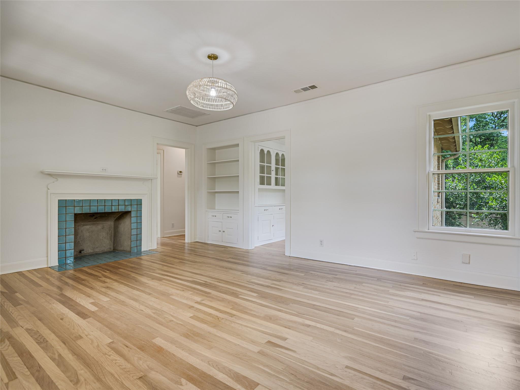 501 Carolyn Ave