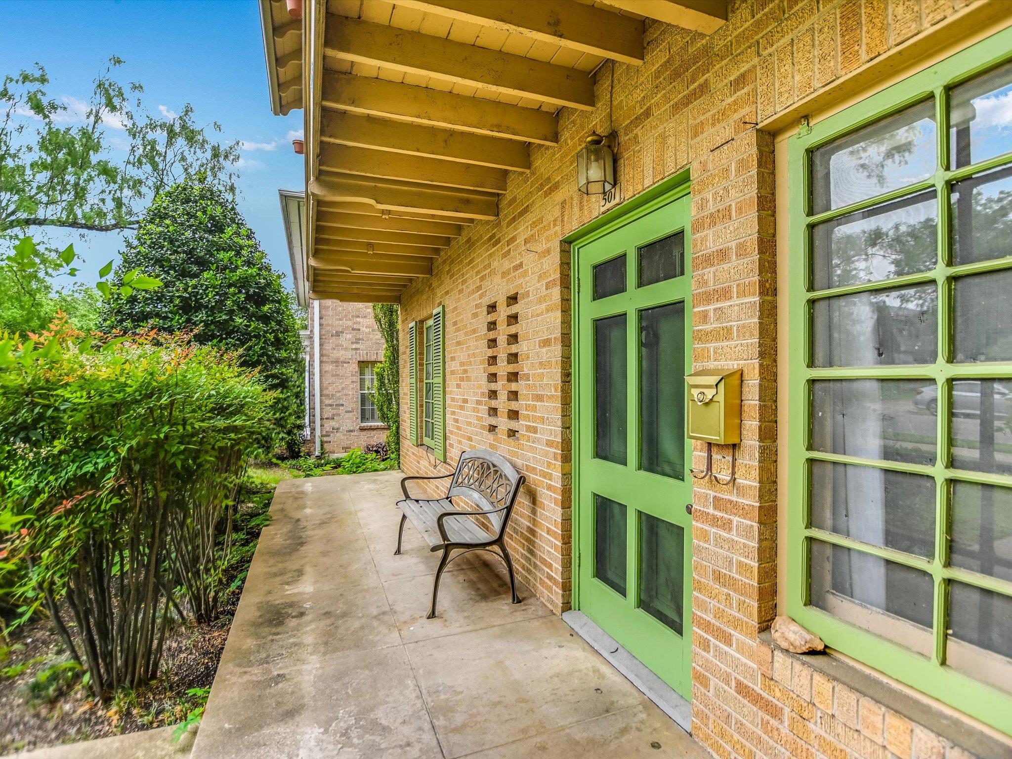 501 Carolyn Ave