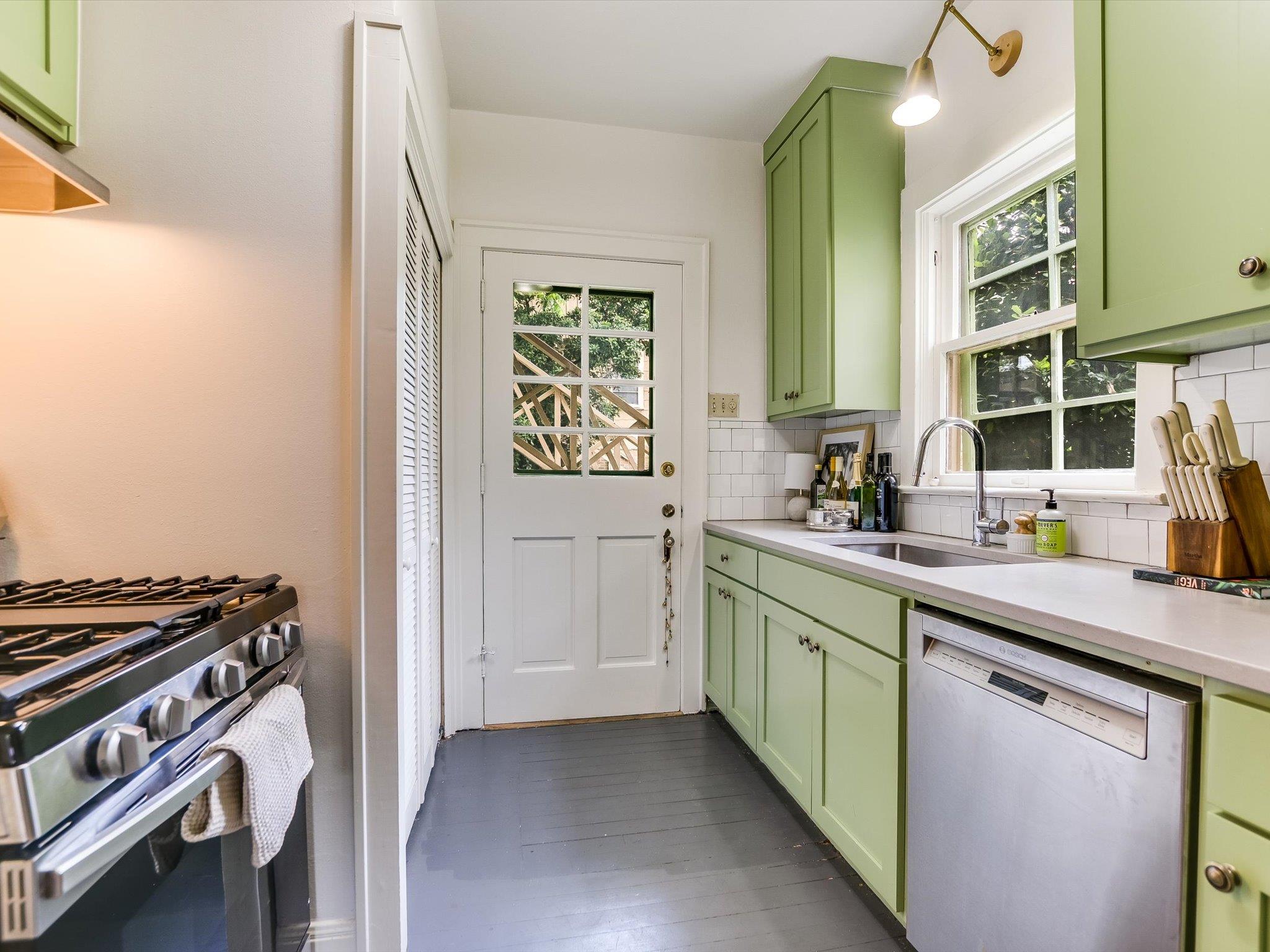 501 Carolyn Ave