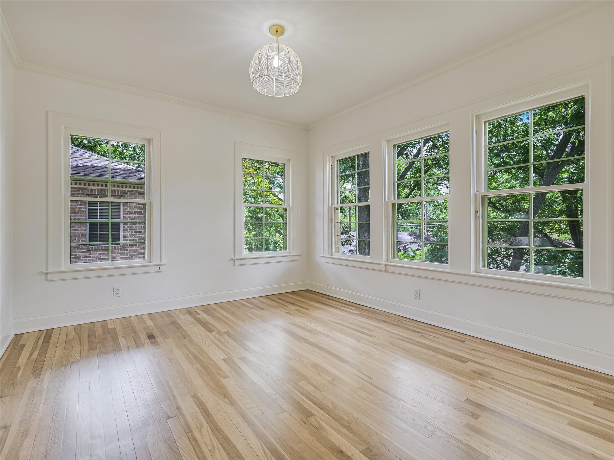 501 Carolyn Ave