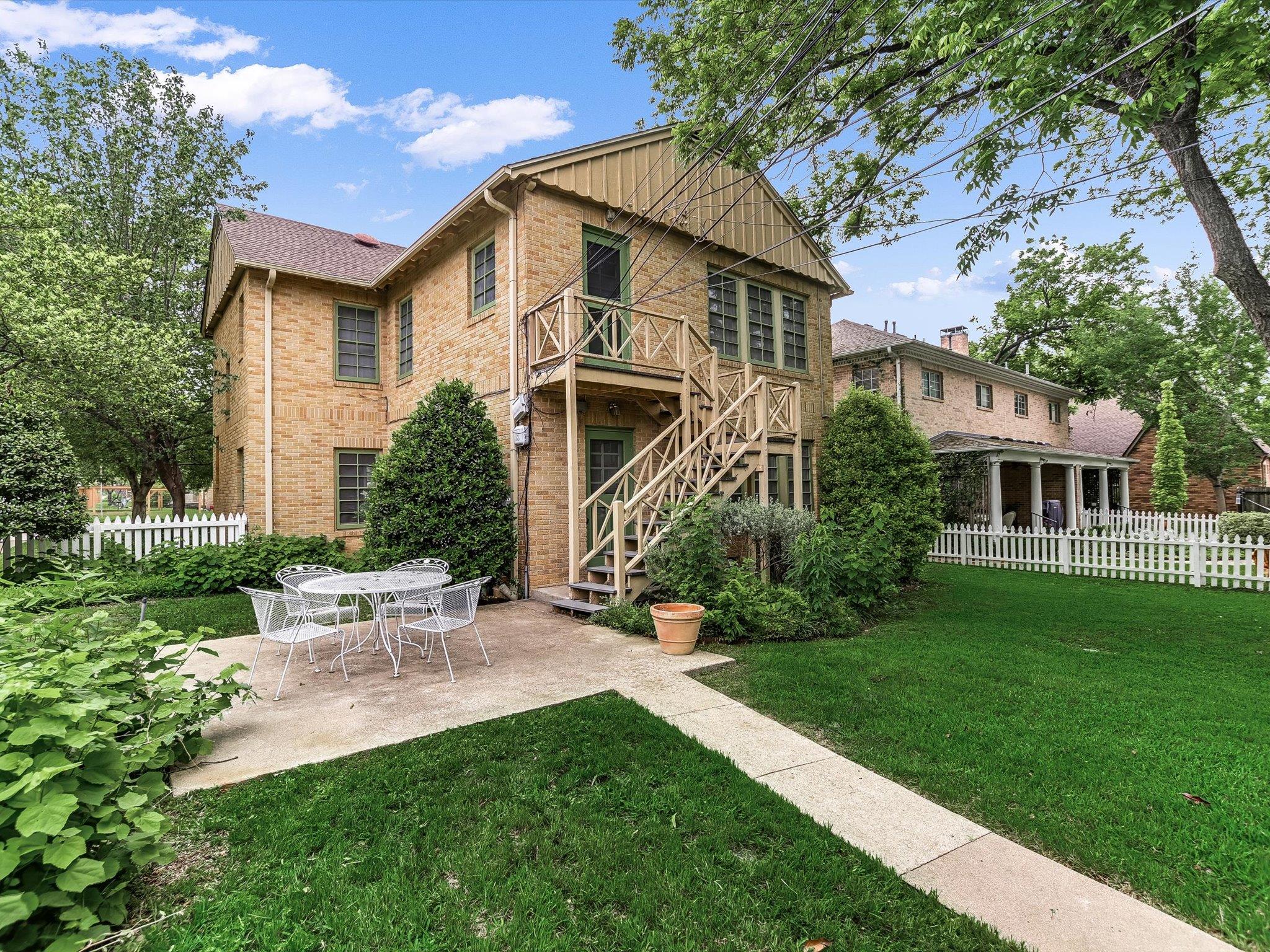 501 Carolyn Ave
